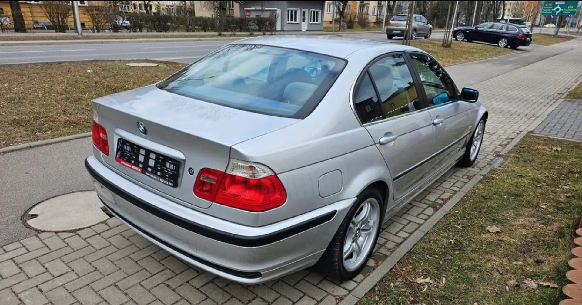 BMW 323 323i - 2