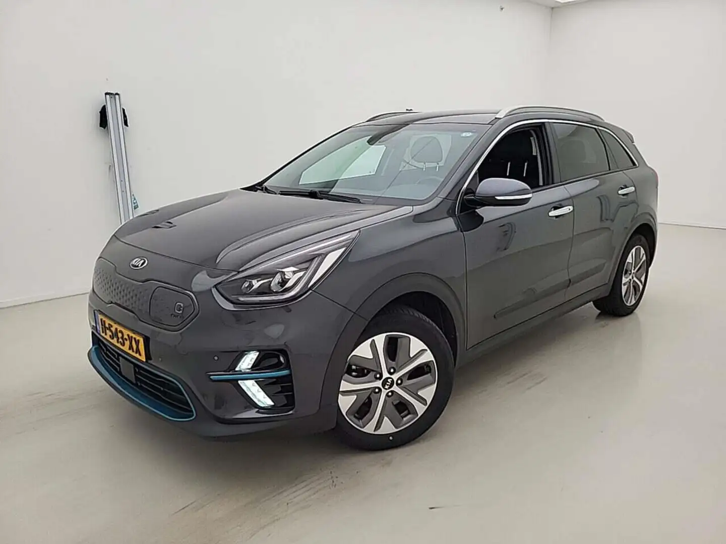 Kia e-Niro EXECUTIVELINE 64KWH 3 FASE LADEN/LEER/ACARPLAY/LED Grijs - 1