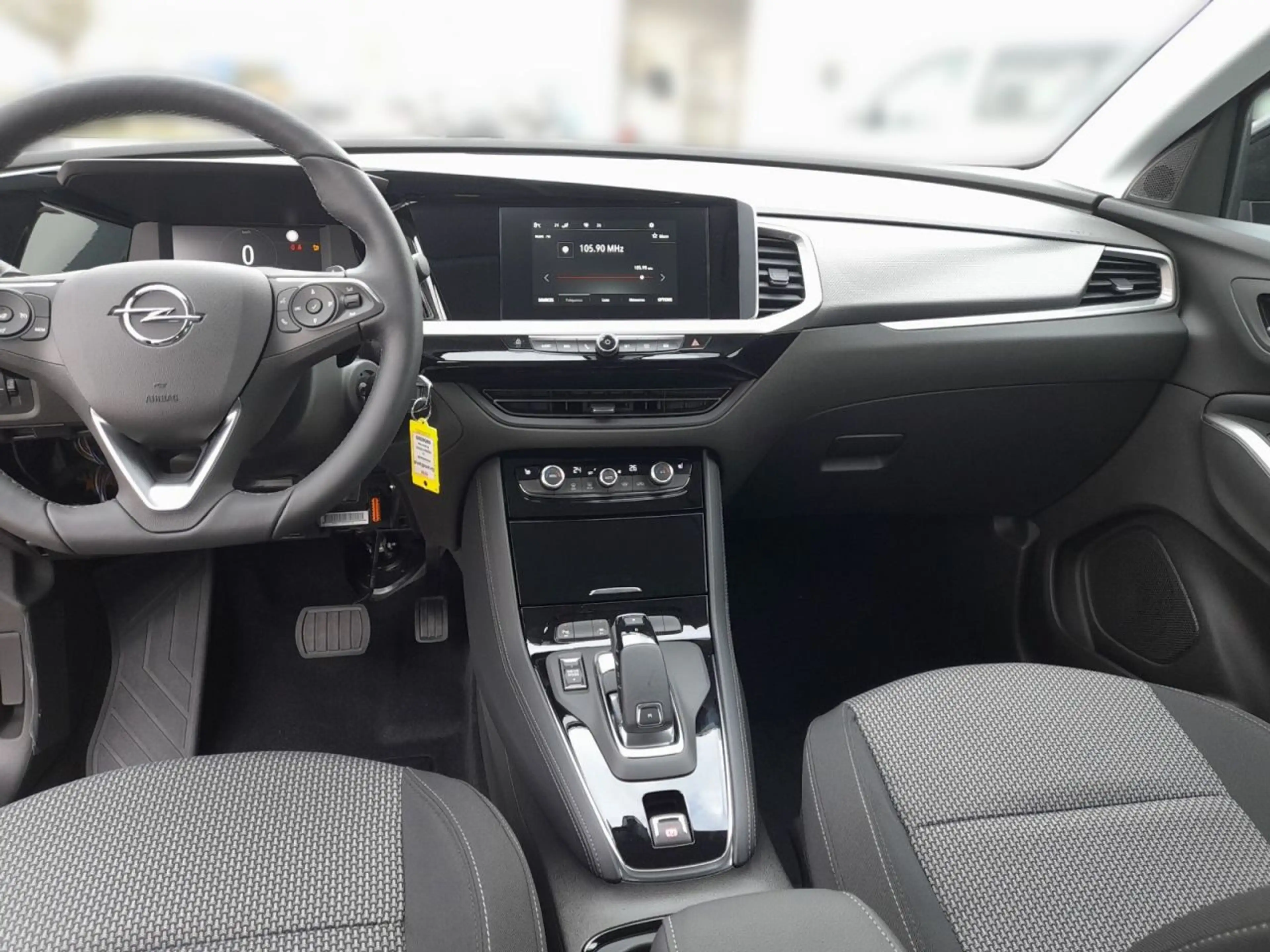 Opel Grandland 1.2 Turbo — photo 12