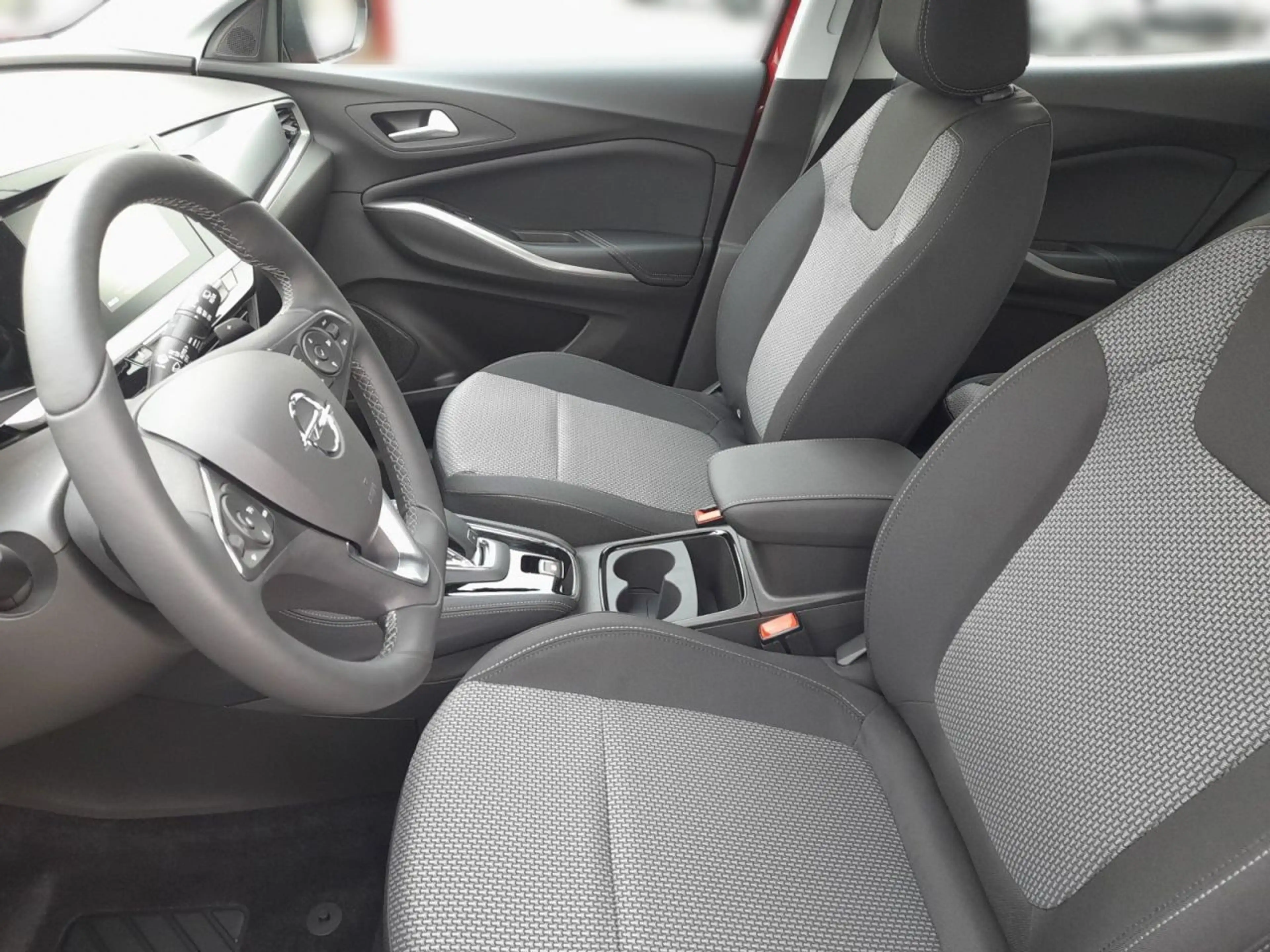 Opel Grandland 1.2 Turbo — photo 9