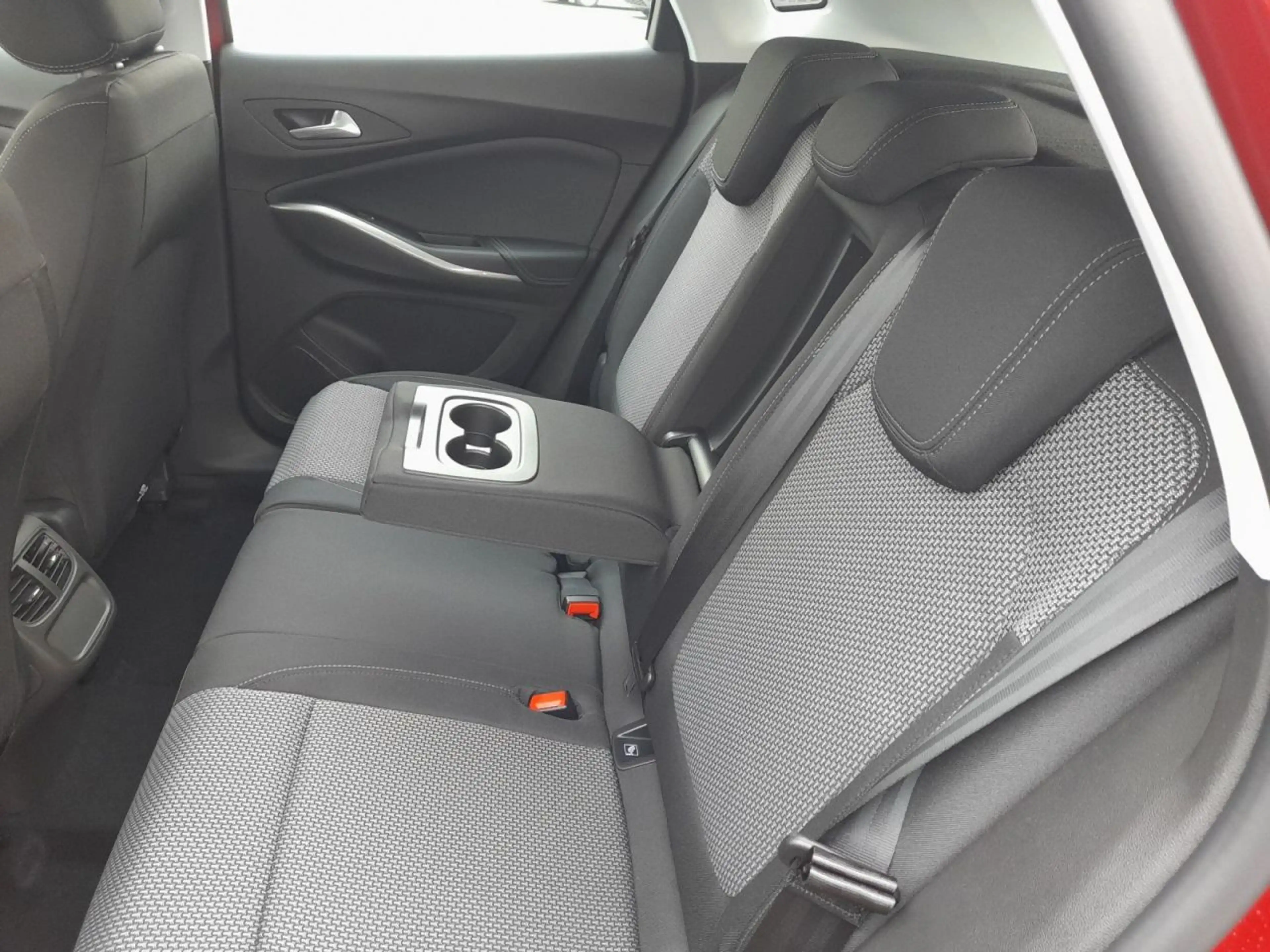 Opel Grandland 1.2 Turbo — photo 11