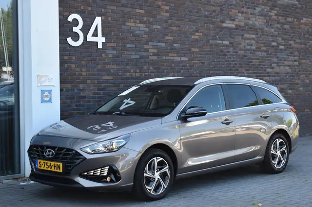 Hyundai i30 view 3