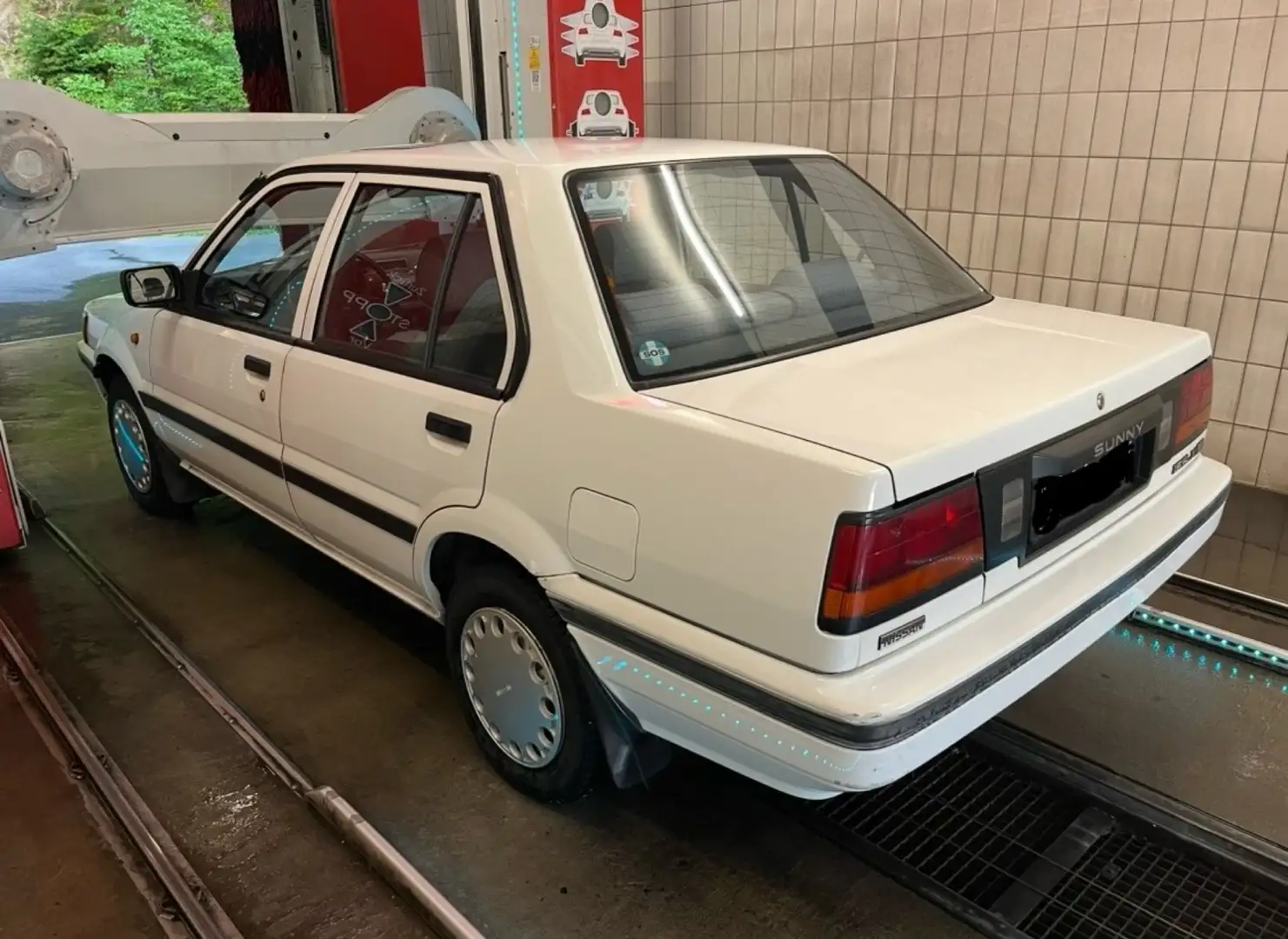 Nissan Sunny 1,6 SLX 4x4 Biały - 2