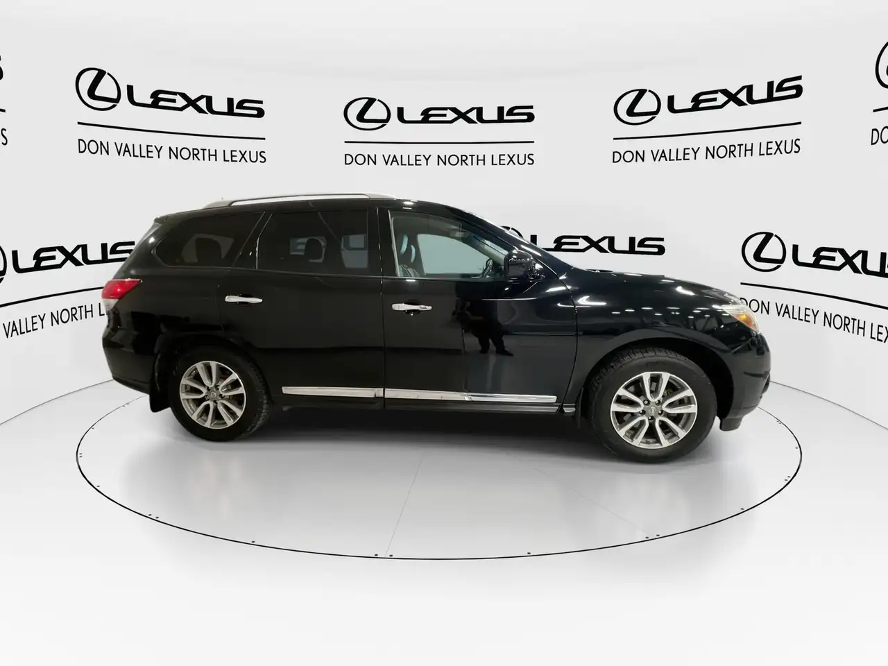 Nissan Pathfinder снимка Nissan Pathfinder