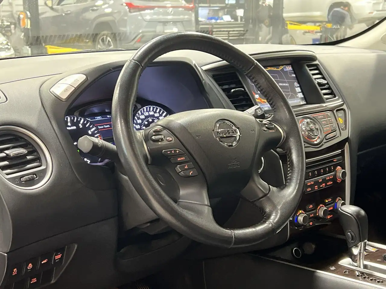 Nissan Pathfinder снимка Nissan Pathfinder