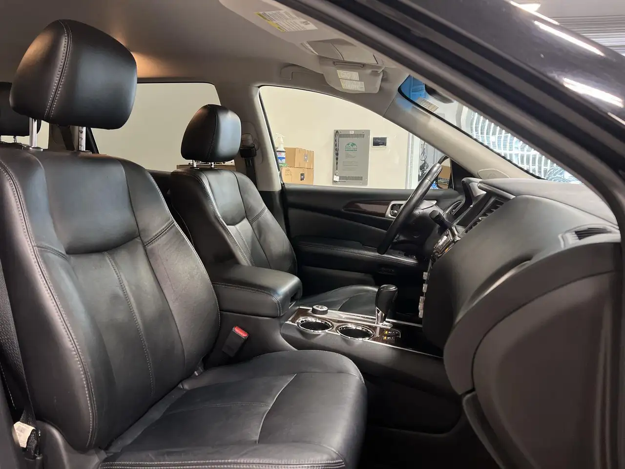 Nissan Pathfinder снимка Nissan Pathfinder