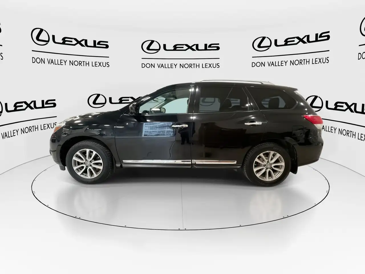Nissan Pathfinder снимка Nissan Pathfinder