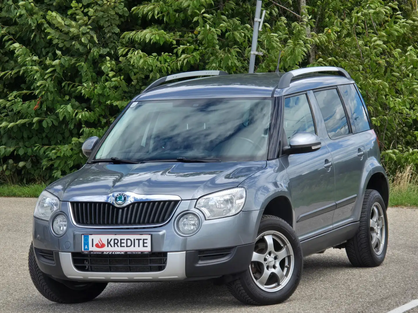 Skoda Yeti Active A Top* Kredit* Klima* Sitzheizung* Gepflegt Grau - 1