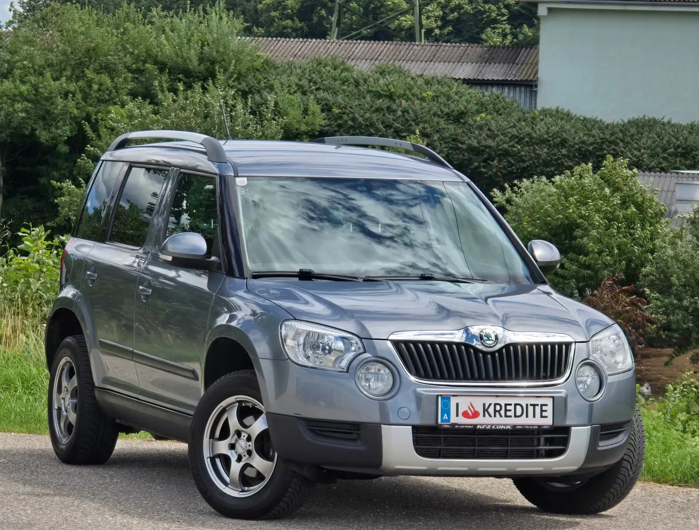 Skoda Yeti Active A Top* Kredit* Klima* Sitzheizung* Gepflegt Grau - 2