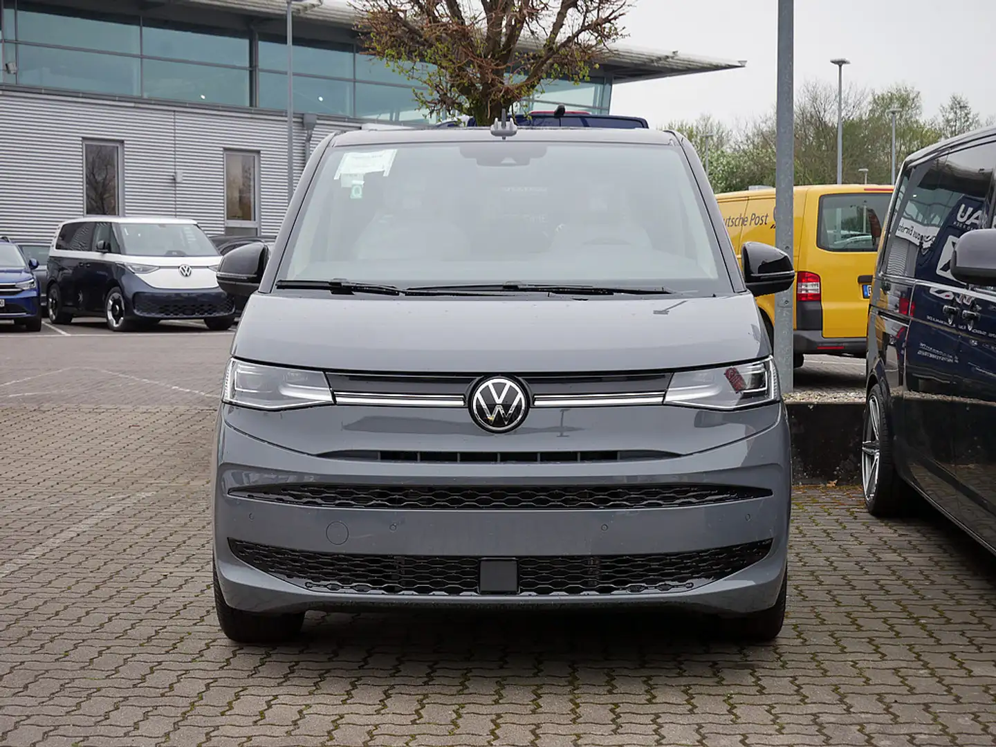 Volkswagen T7 Multivan 2.0 TDI Life Edition AHK 7-SITZER Grau - 2