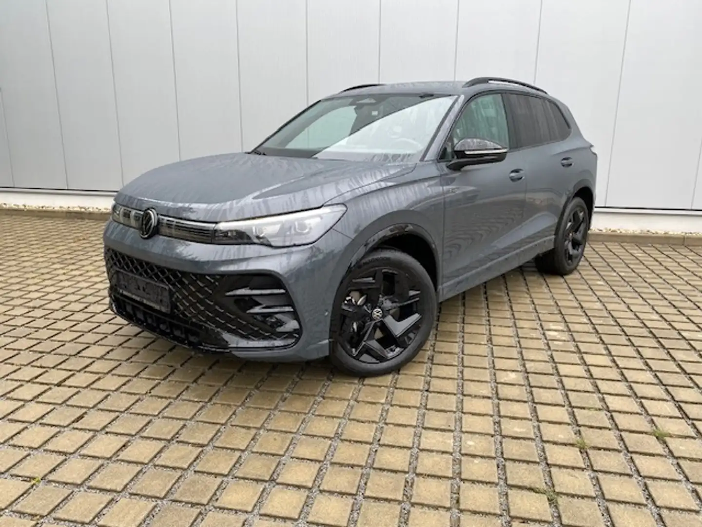 Volkswagen Tiguan 2.0 TDI DSG R-Line BLACK-STYLE/AHK/19-ZOLL/LED-PL Grau - 2