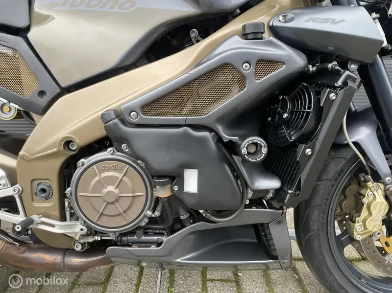 Aprilia Tuono - foto 5