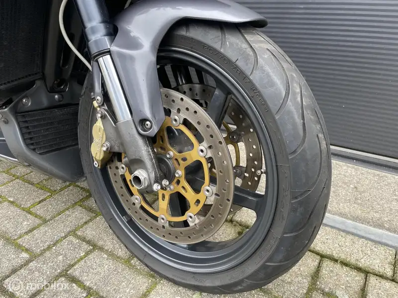 Aprilia Tuono - foto 4