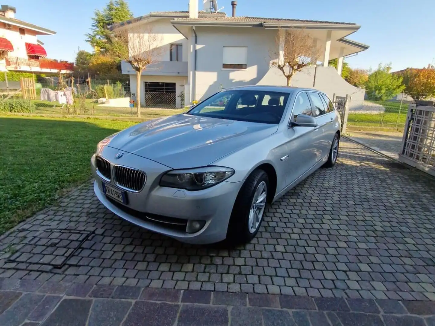 BMW 520 Serie 5 F11 Touring 520d Touring Business auto Argento - 1