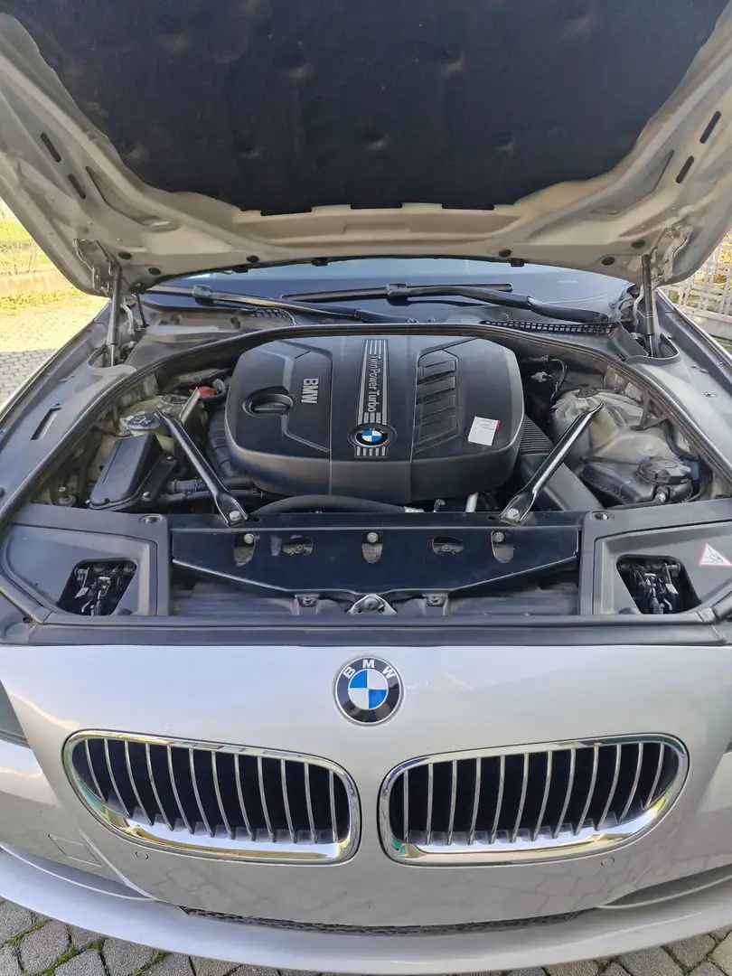 BMW 520 Serie 5 F11 Touring 520d Touring Business auto Argento - 2