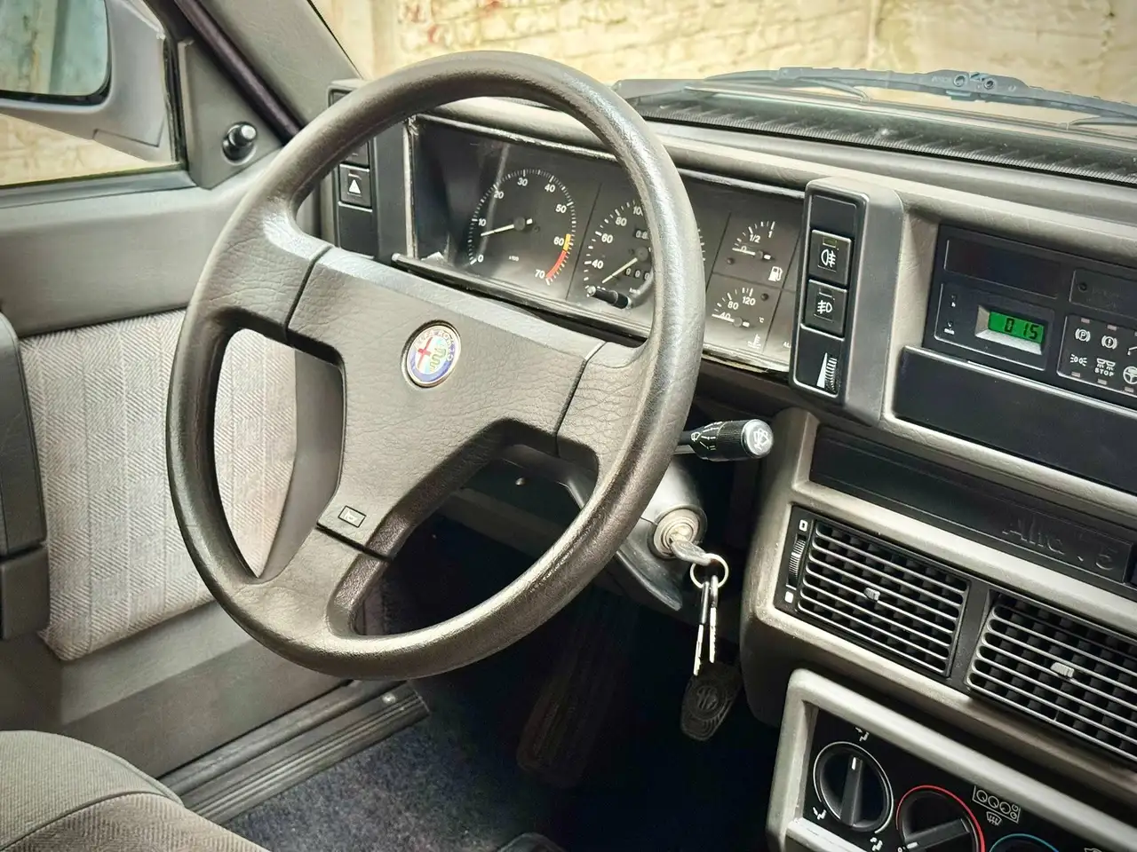 Alfa Romeo 75 1.6ie CT vierge - Blanco gekeurd, foto 11