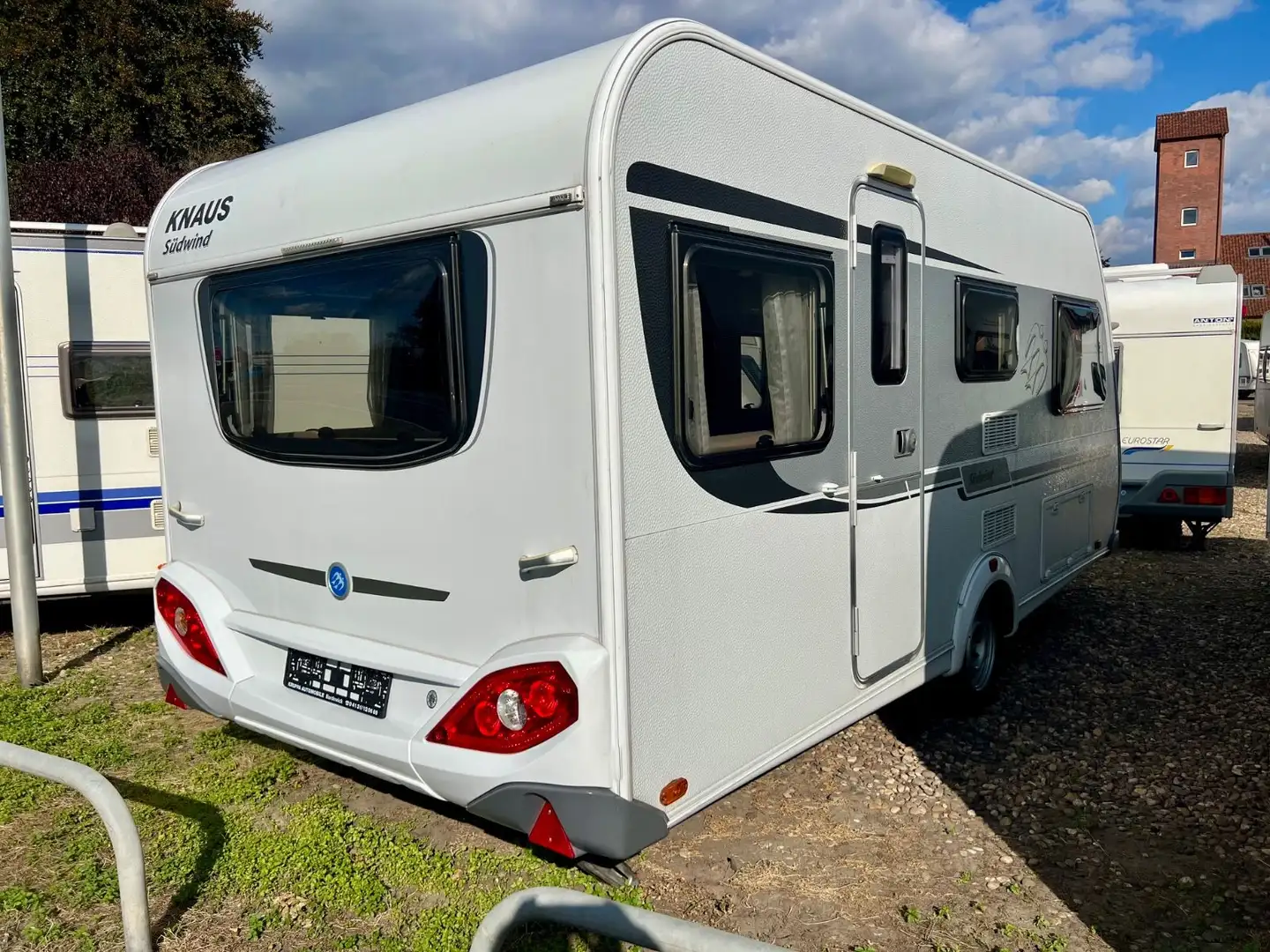 Knaus 460 EU Einzelbetten Rollrost Klima Vorzelt Limit Grau - 1