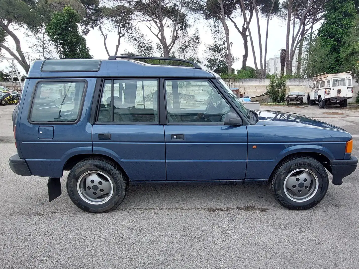 Land Rover Discovery Discovery 5p 2.5 Family Blue - 2
