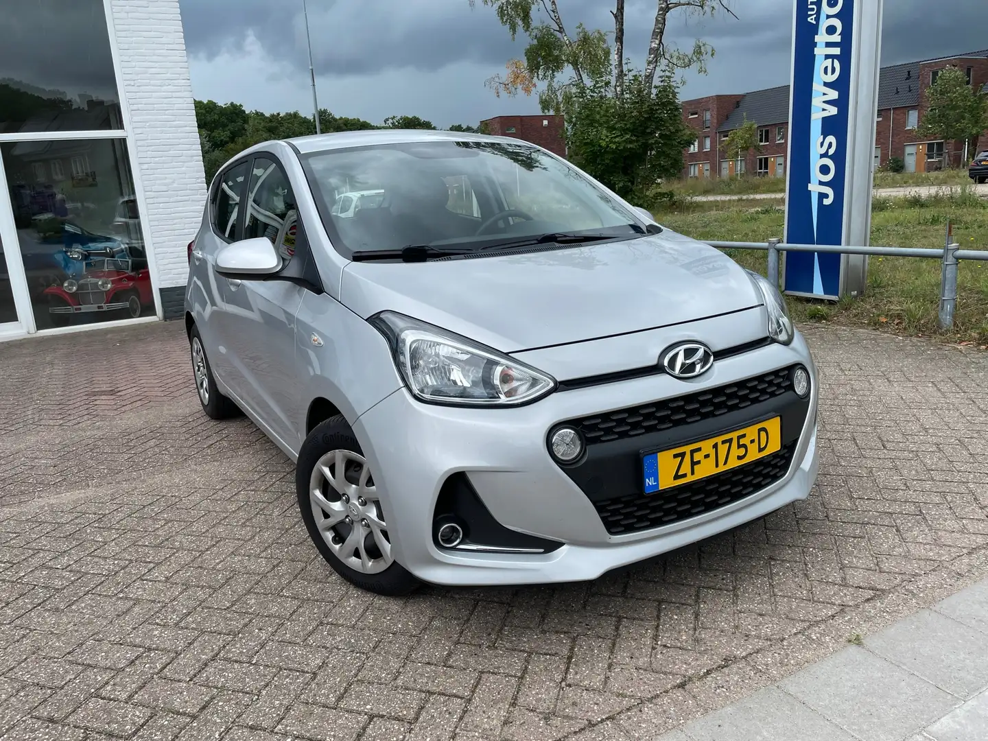 Hyundai i10 1.0i Comfort Grijs - 2