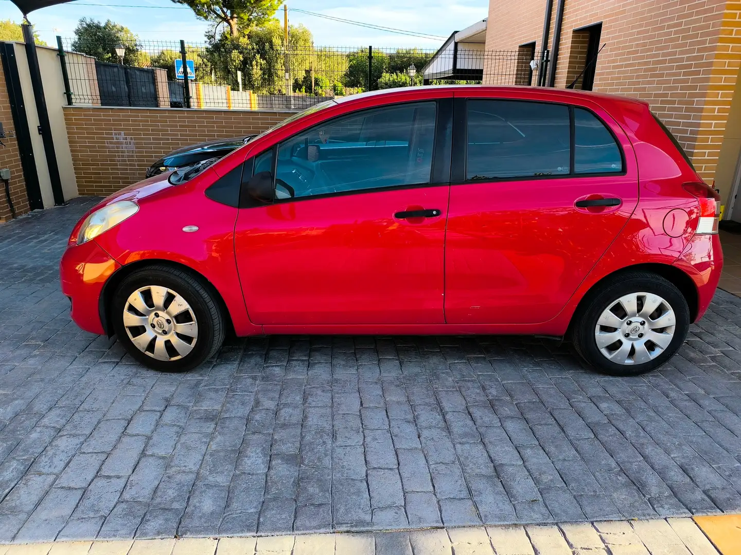 Toyota Yaris Yaris 1.0 VVT-i Live Live Rojo - 2