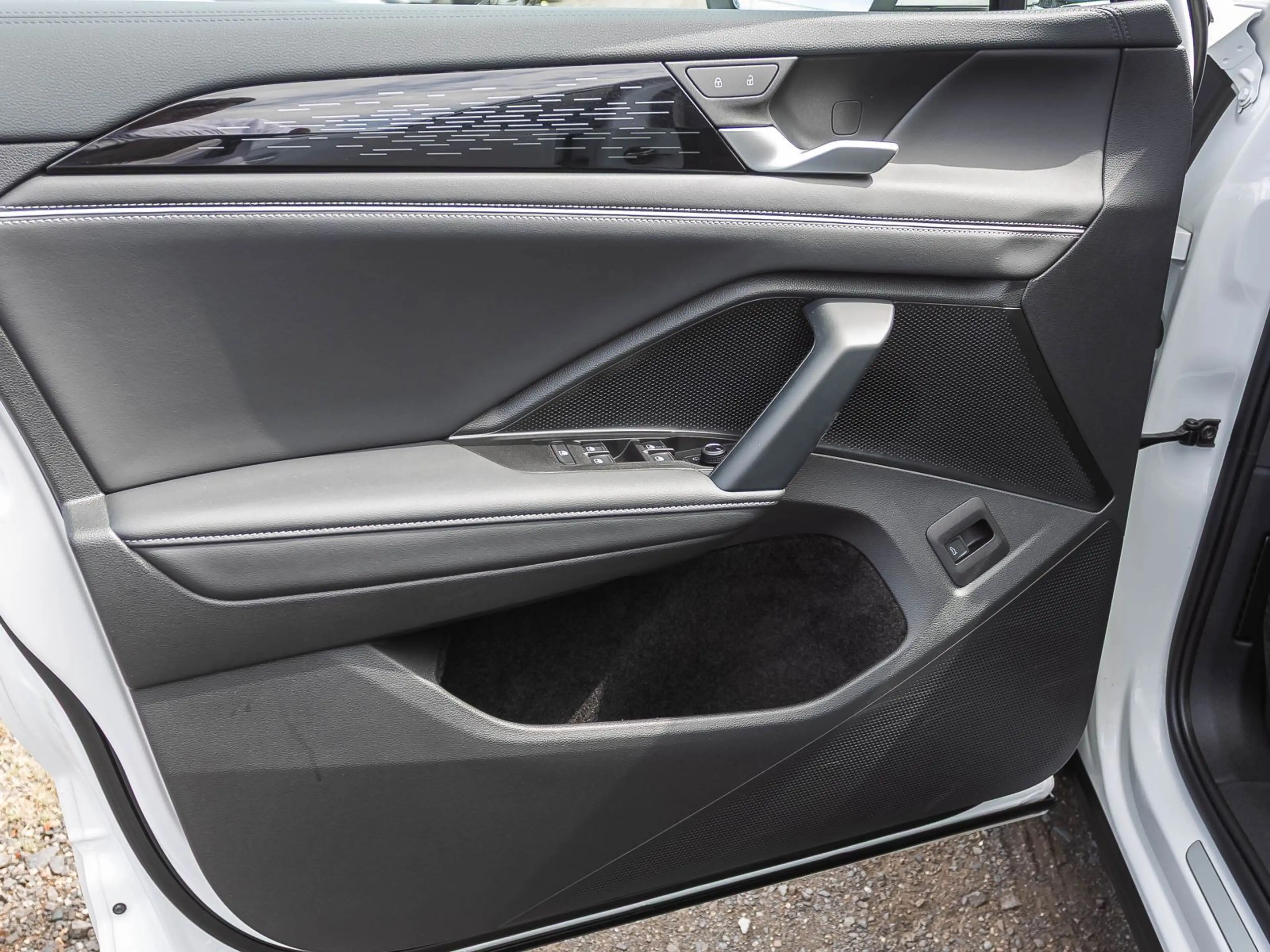 Volkswagen Tayron 2.0 TDI Elegance 4M DSG Navi LED ACC AHK — photo 12