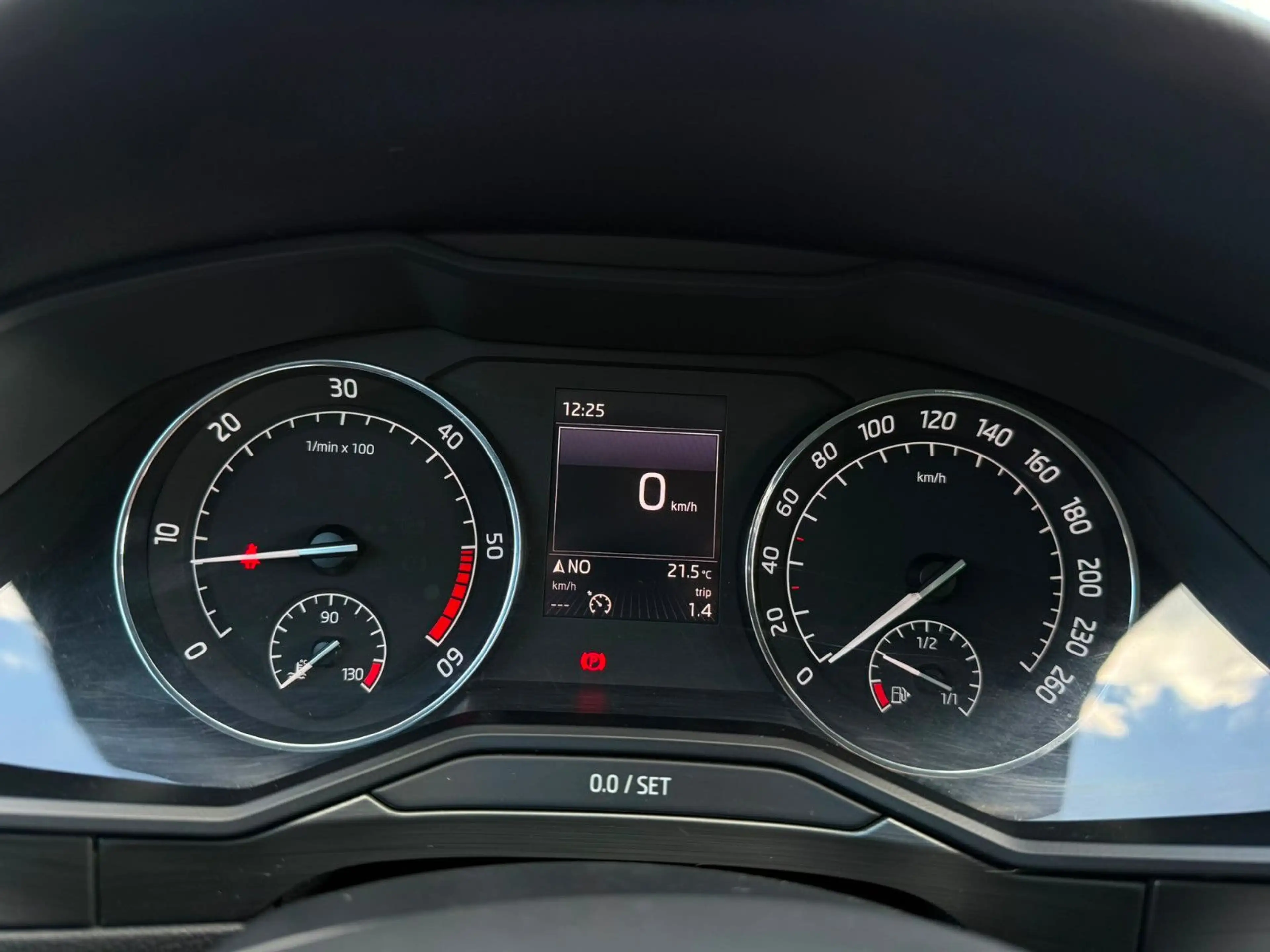 Skoda Superb Combi 2.0 TDI"Ambition"DAB RADIO"TEMPOMAT — photo 12