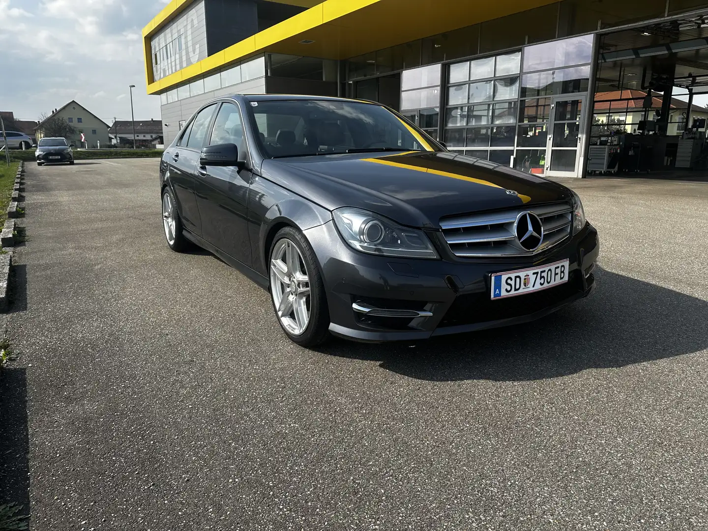 Mercedes-Benz C 180 AMG - 1