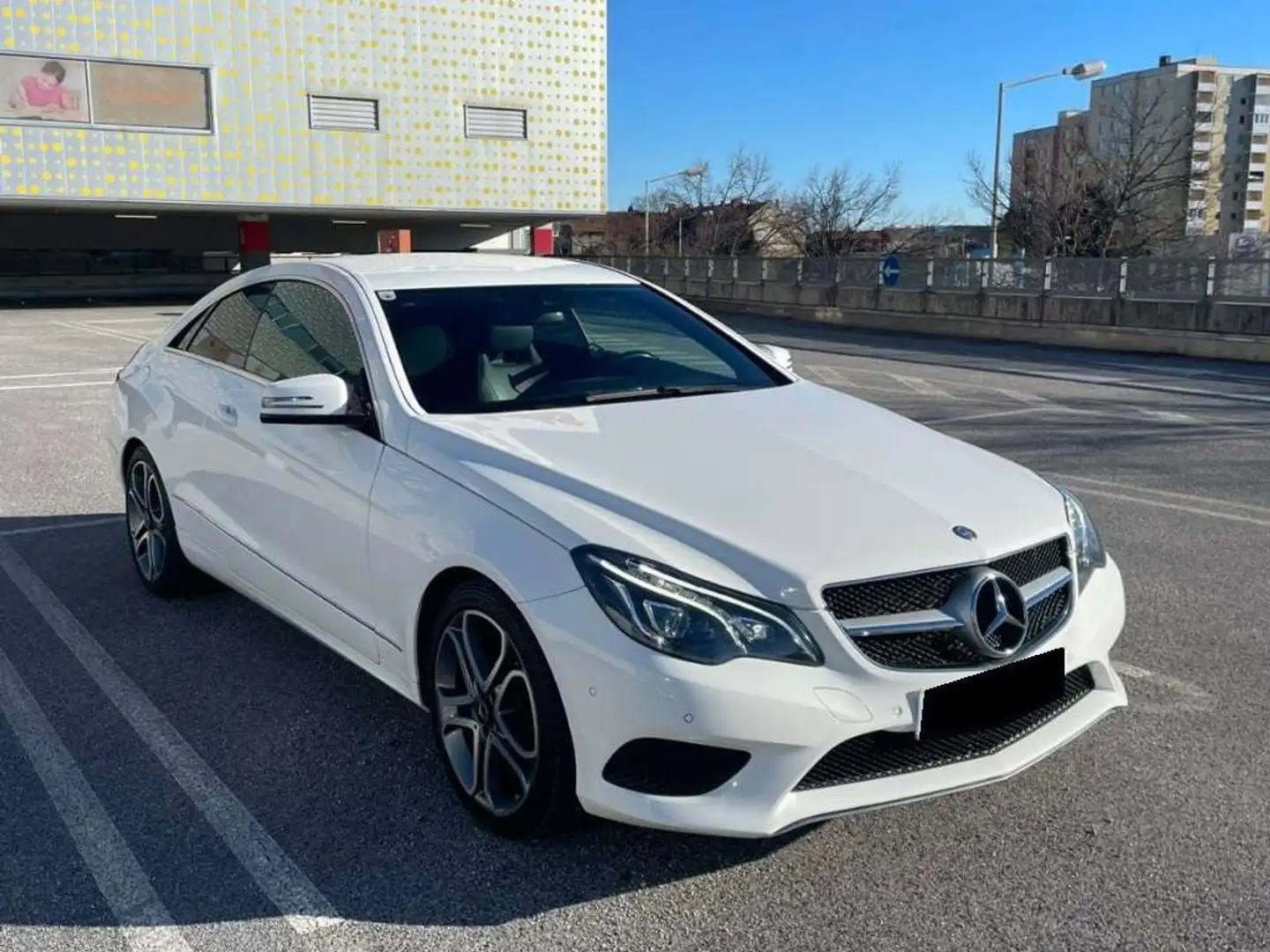 Mercedes-Benz E 220 E 220 CDI DPF Coupe BlueEFFICIENCY 7G-TRONIC Avant Белый - 1