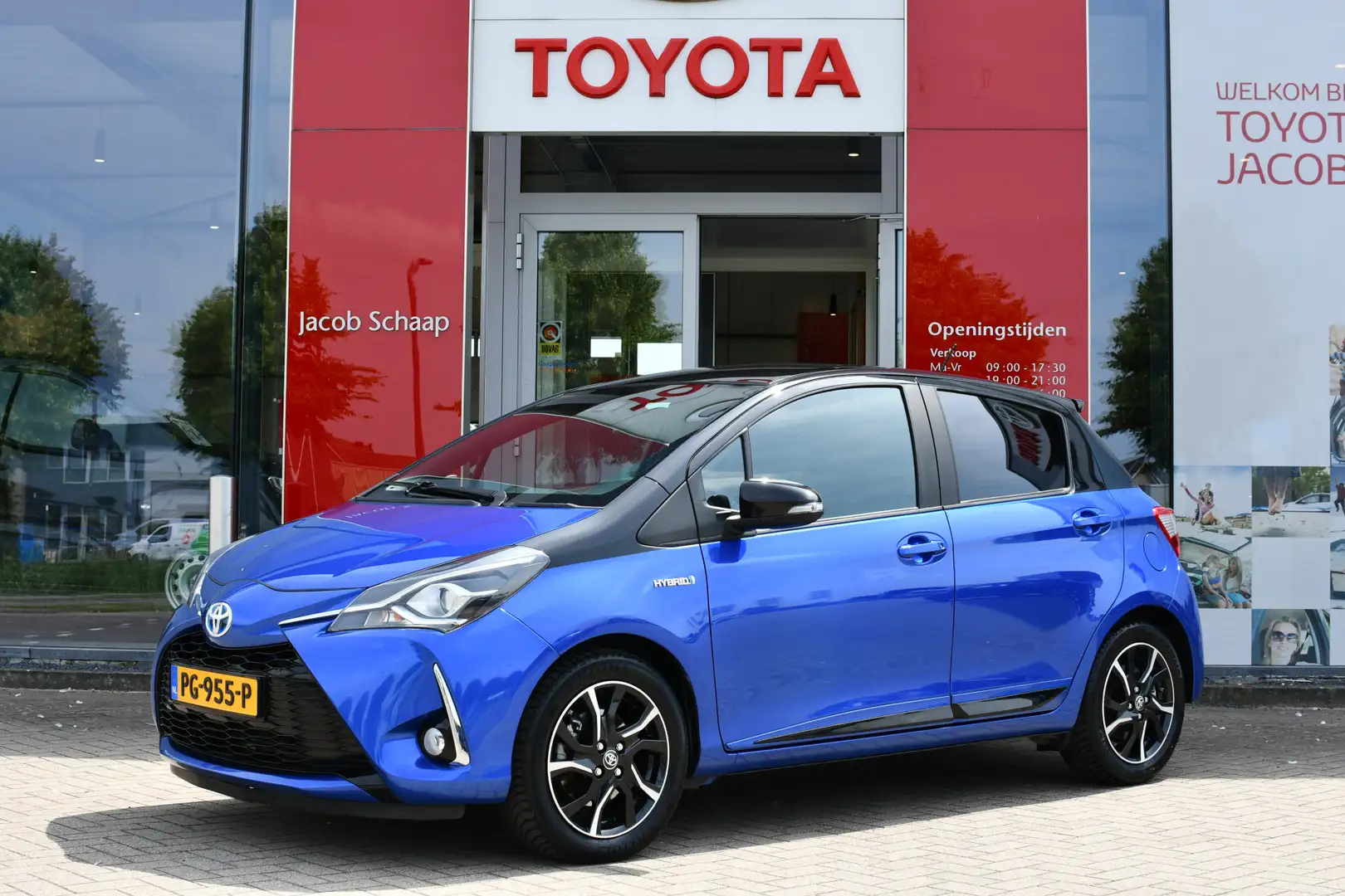 Toyota Yaris 1.5 Hybrid Bi-Tone Automaat 100pk | Navigatie | Fi Blauw - 1