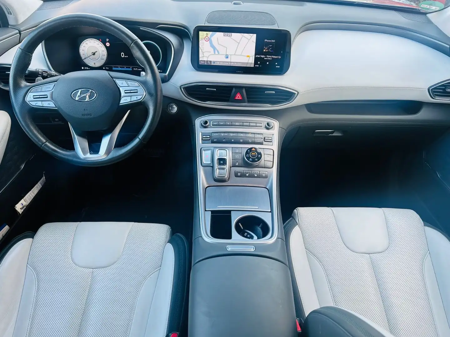 Hyundai SANTA FE 2,2 CRDI Signature 4WD*VOLLAUSSATTTUNG* Grau - 1