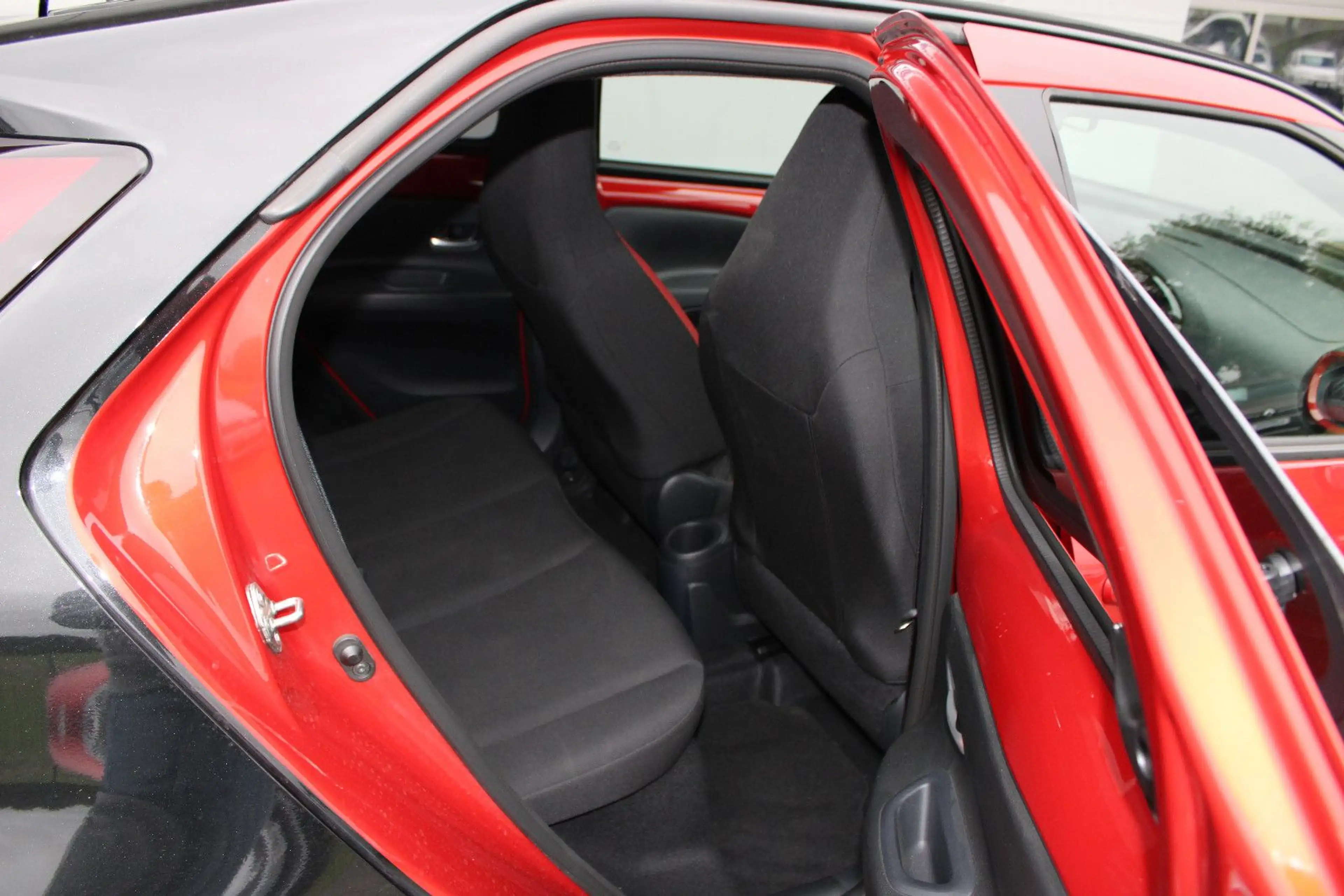 Toyota Aygo 1.0-l-VVT-i Pulse S-CVT — photo 15