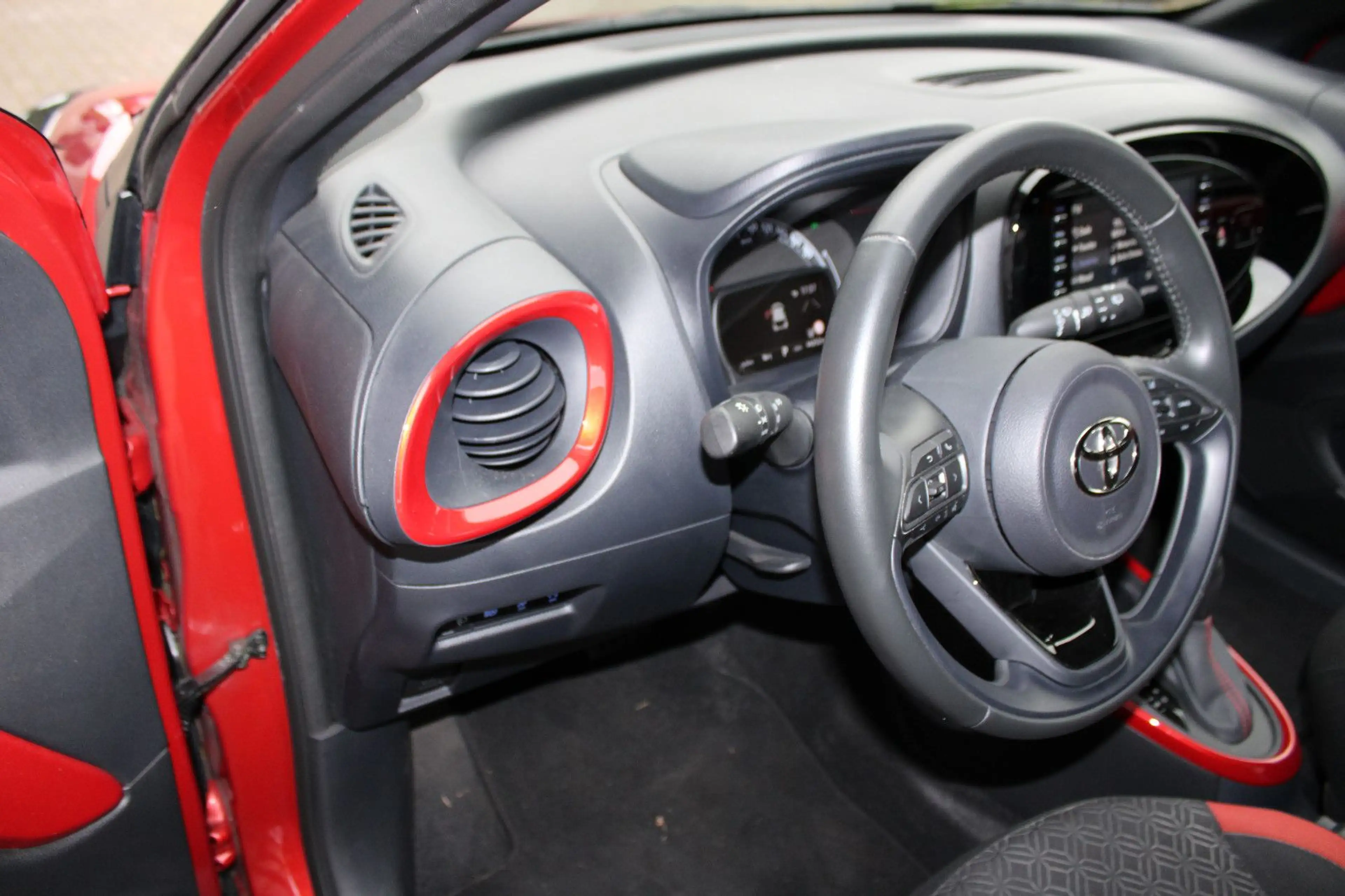 Toyota Aygo 1.0-l-VVT-i Pulse S-CVT — photo 7