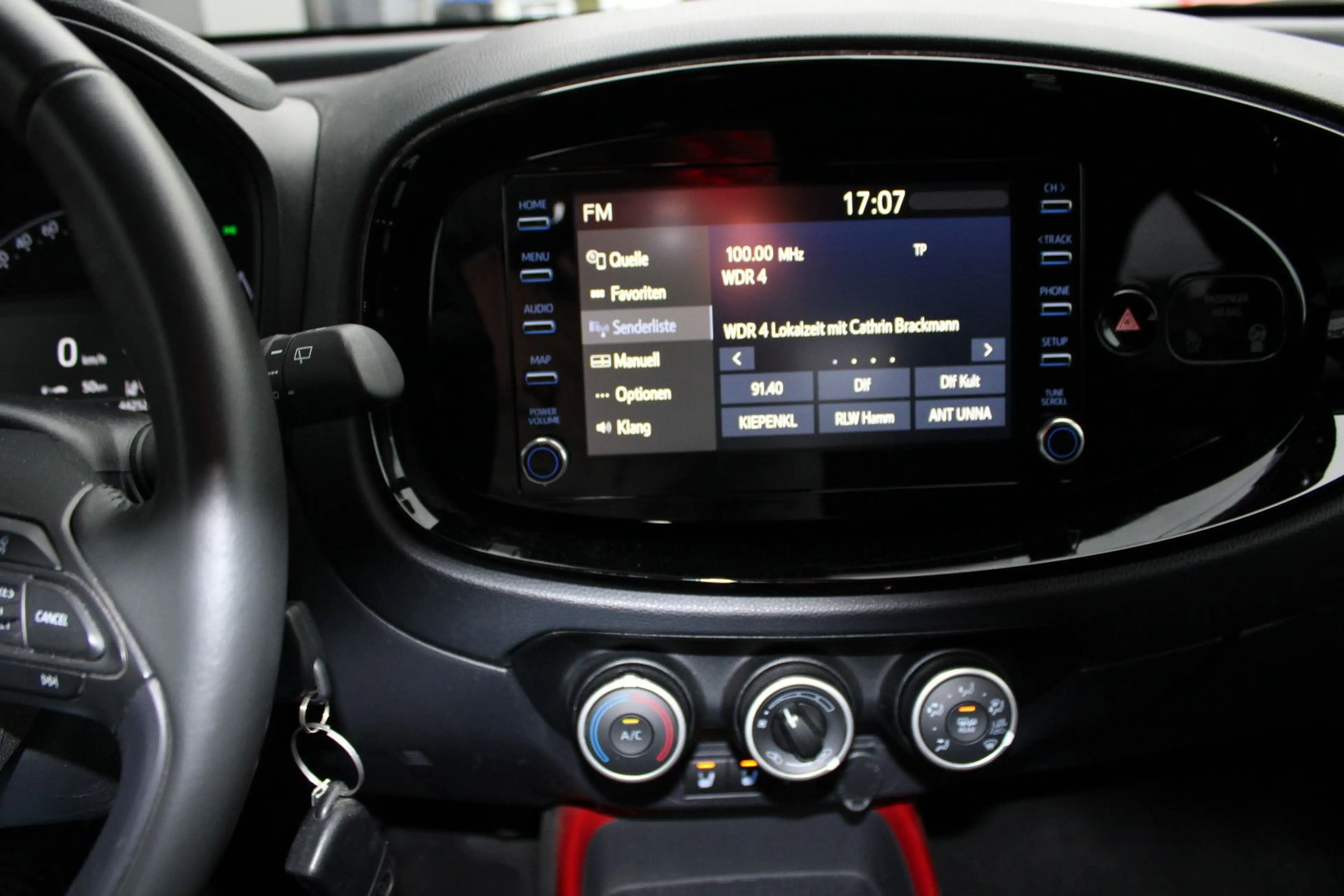 Toyota Aygo 1.0-l-VVT-i Pulse S-CVT — photo 10