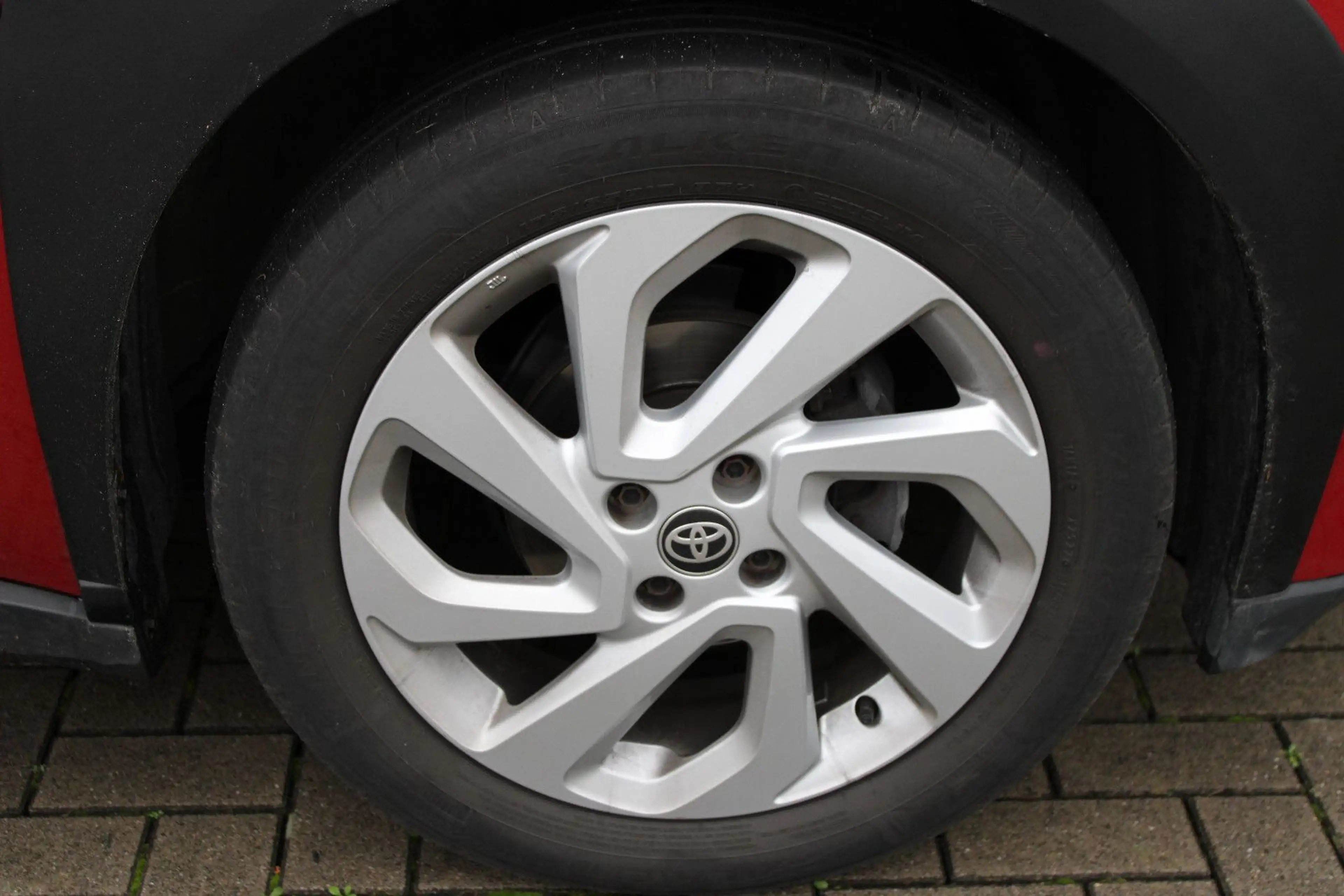 Toyota Aygo 1.0-l-VVT-i Pulse S-CVT — photo 12