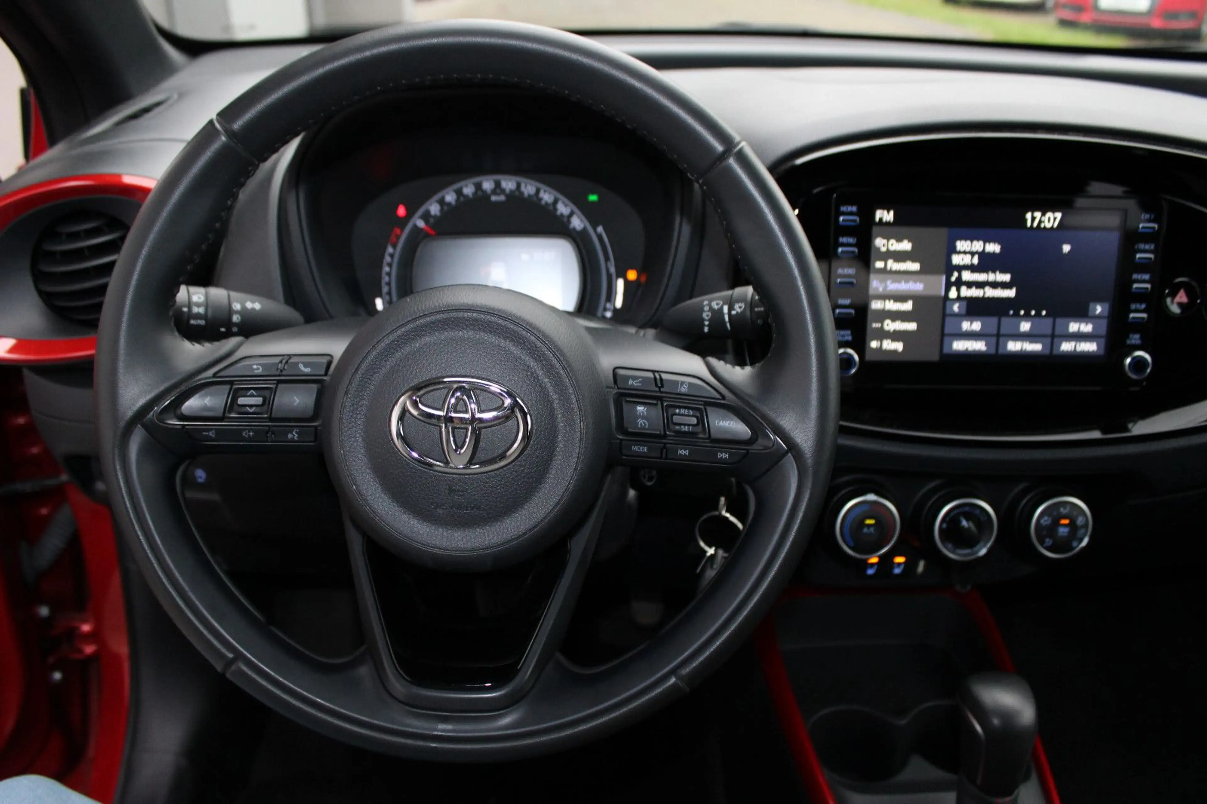 Toyota Aygo 1.0-l-VVT-i Pulse S-CVT — photo 11