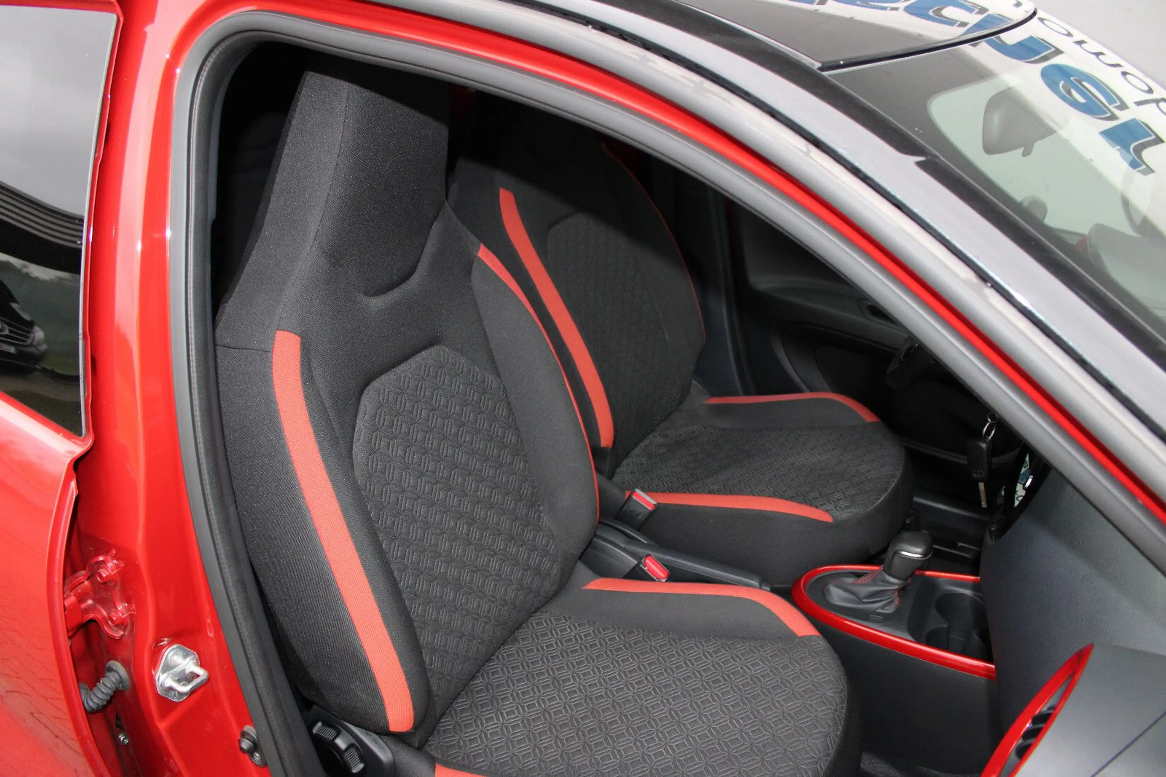 Toyota Aygo 1.0-l-VVT-i Pulse S-CVT — photo 14