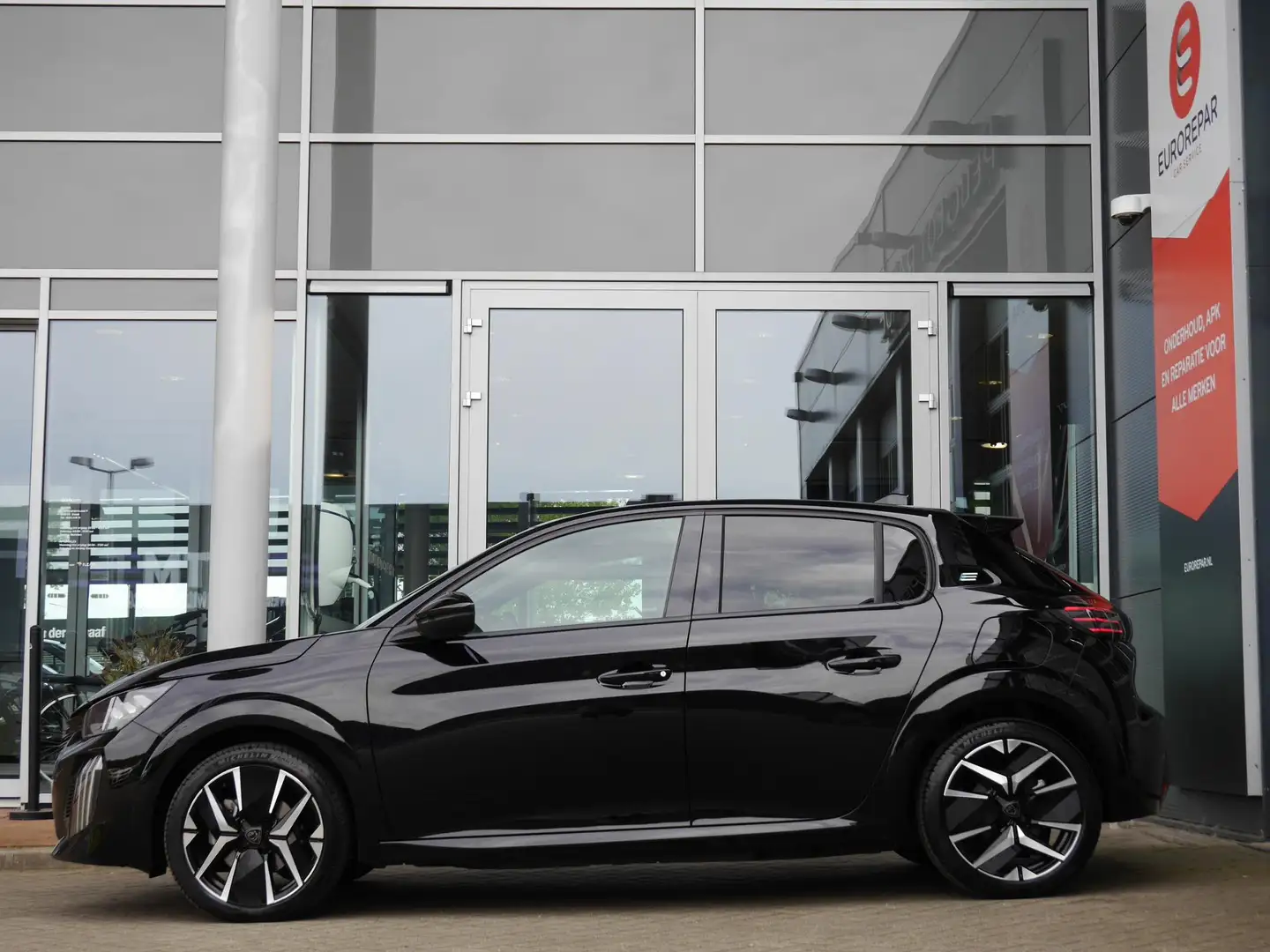 Peugeot e-208 EV GT 51 kWh | Navigatie | Panoramadak | Keyless e Noir - 2