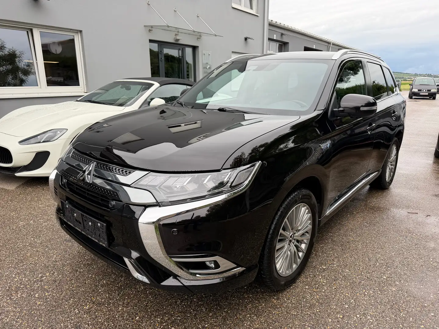 Mitsubishi Outlander PHEV 2,4 4W Schwarz - 1