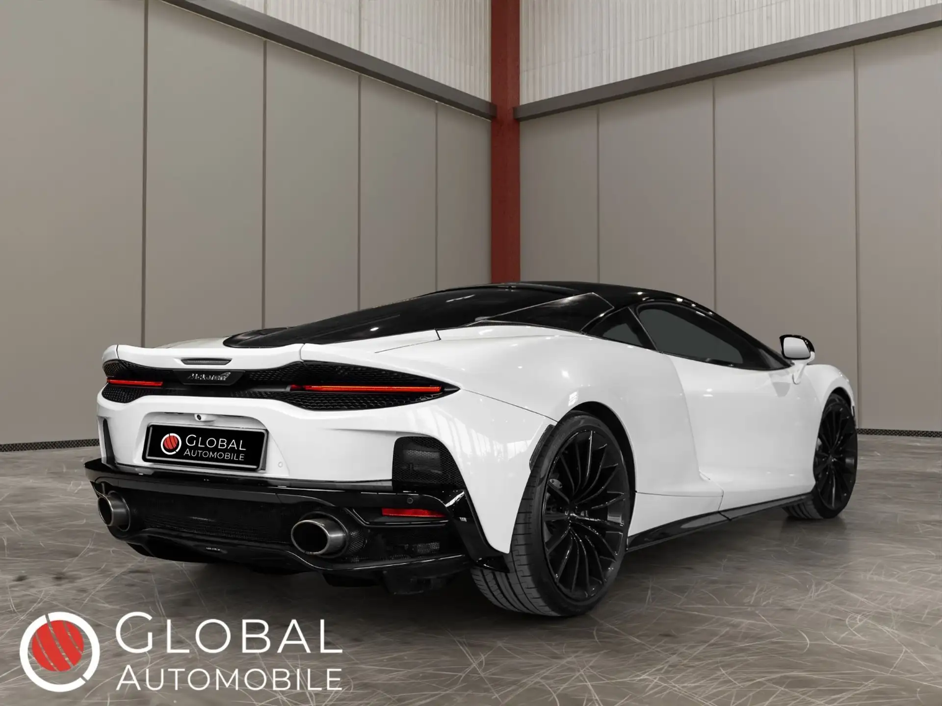 맥라렌 GT 2024 흰색 사진 2