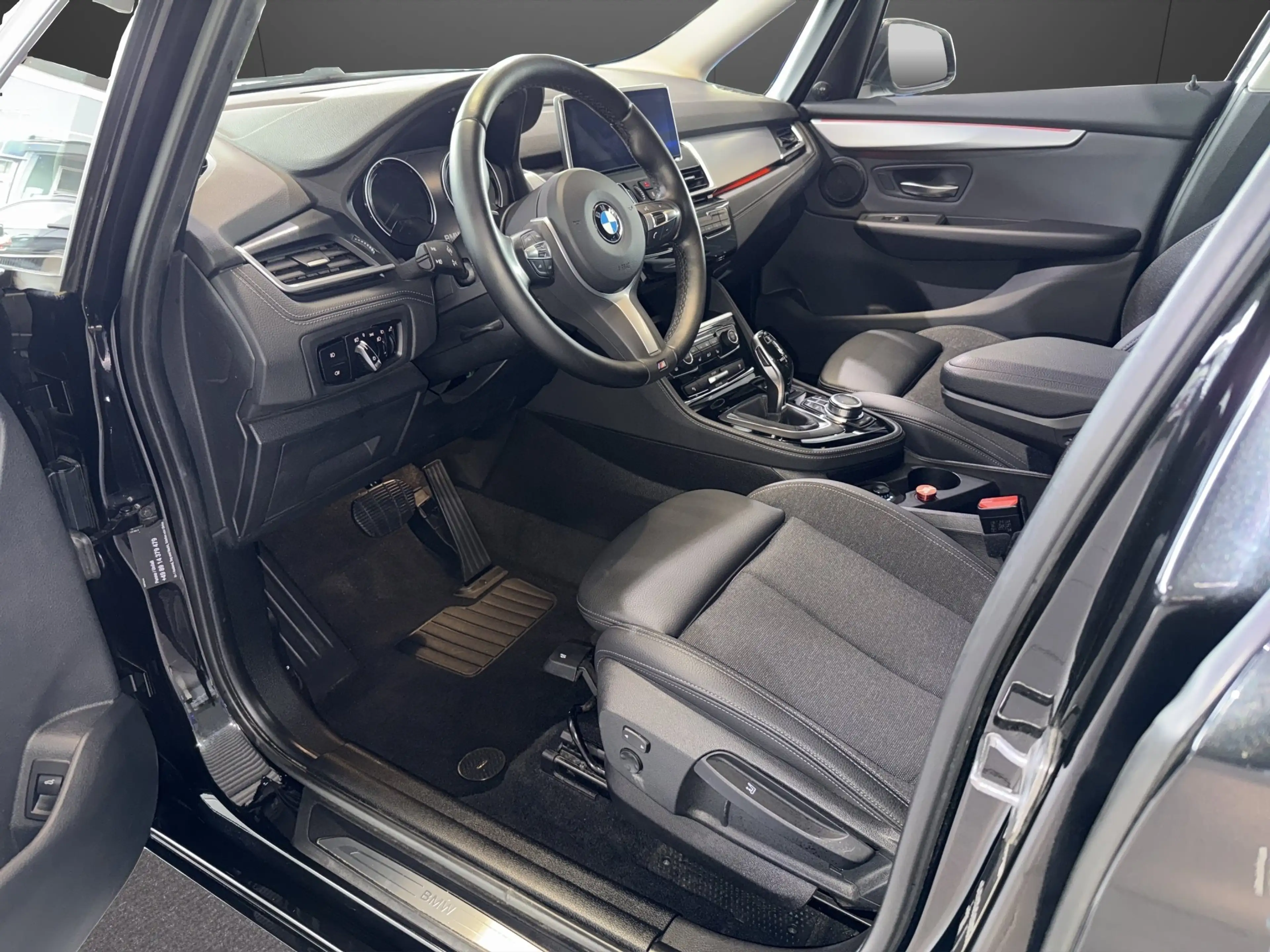 BMW 220 i Gran Tourer SportLine — photo 10