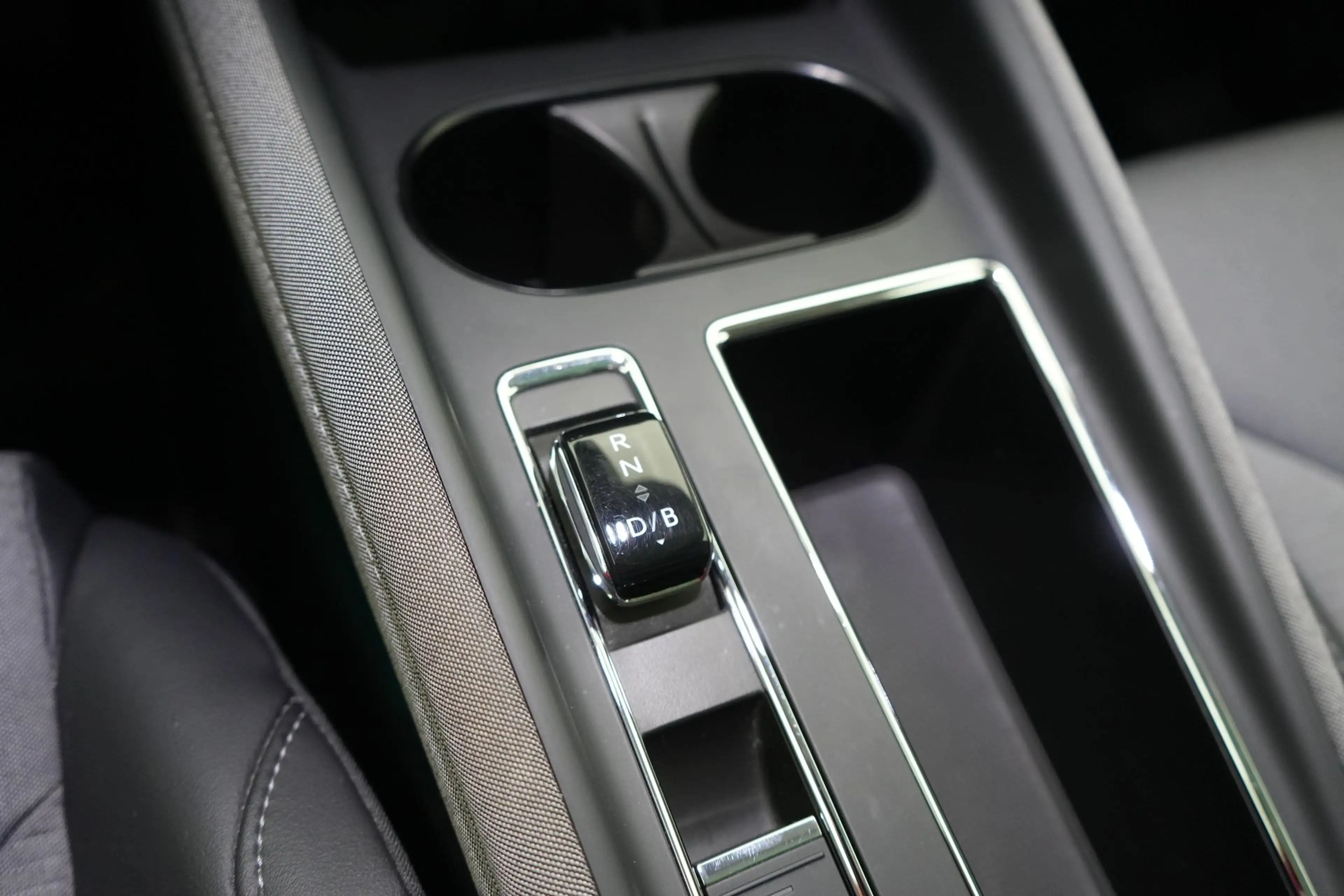Skoda Enyaq IV 60 LEDER/STOF LED GPS PDC CAM Pano Keyless Verw — photo 16