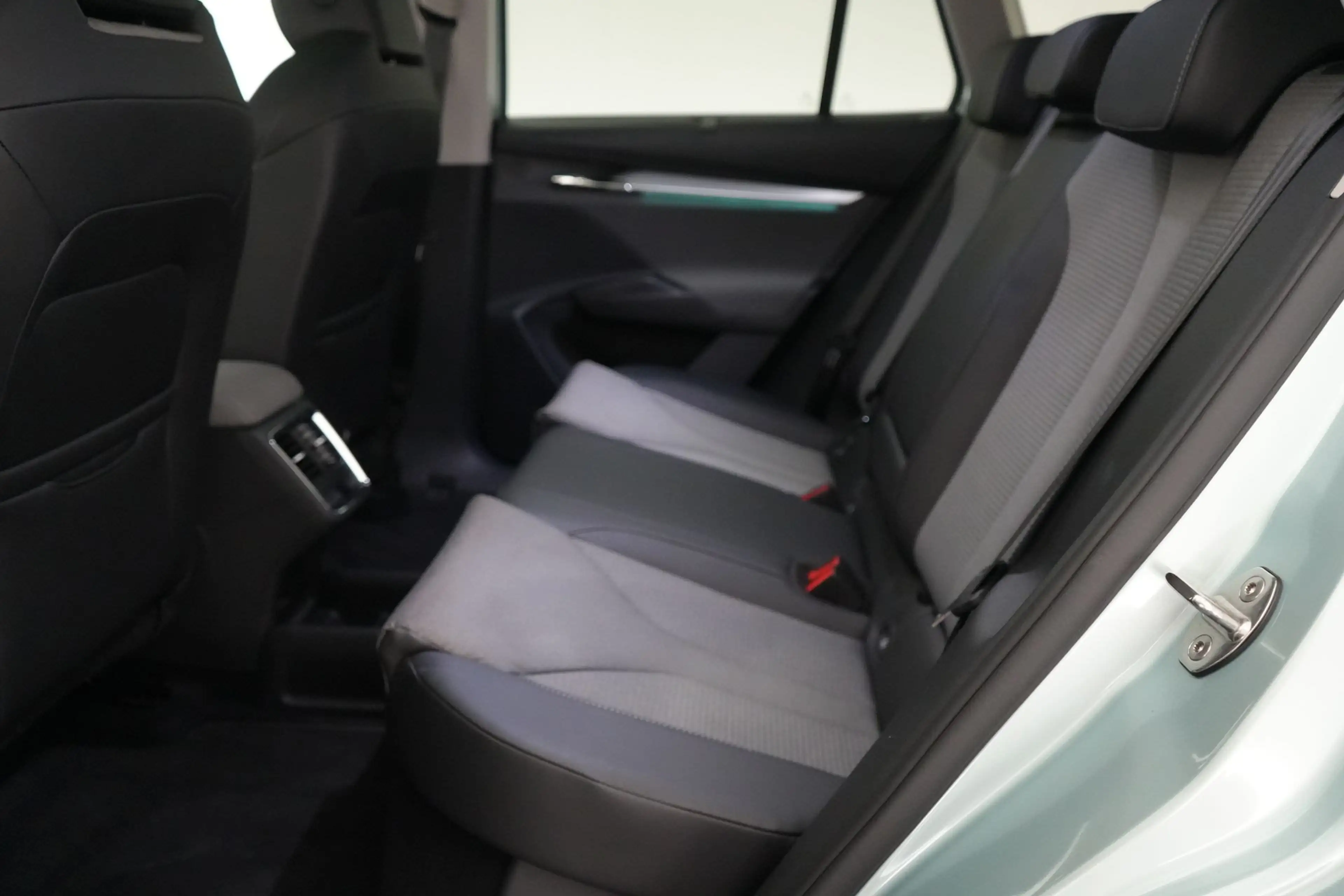 Skoda Enyaq IV 60 LEDER/STOF LED GPS PDC CAM Pano Keyless Verw — photo 20