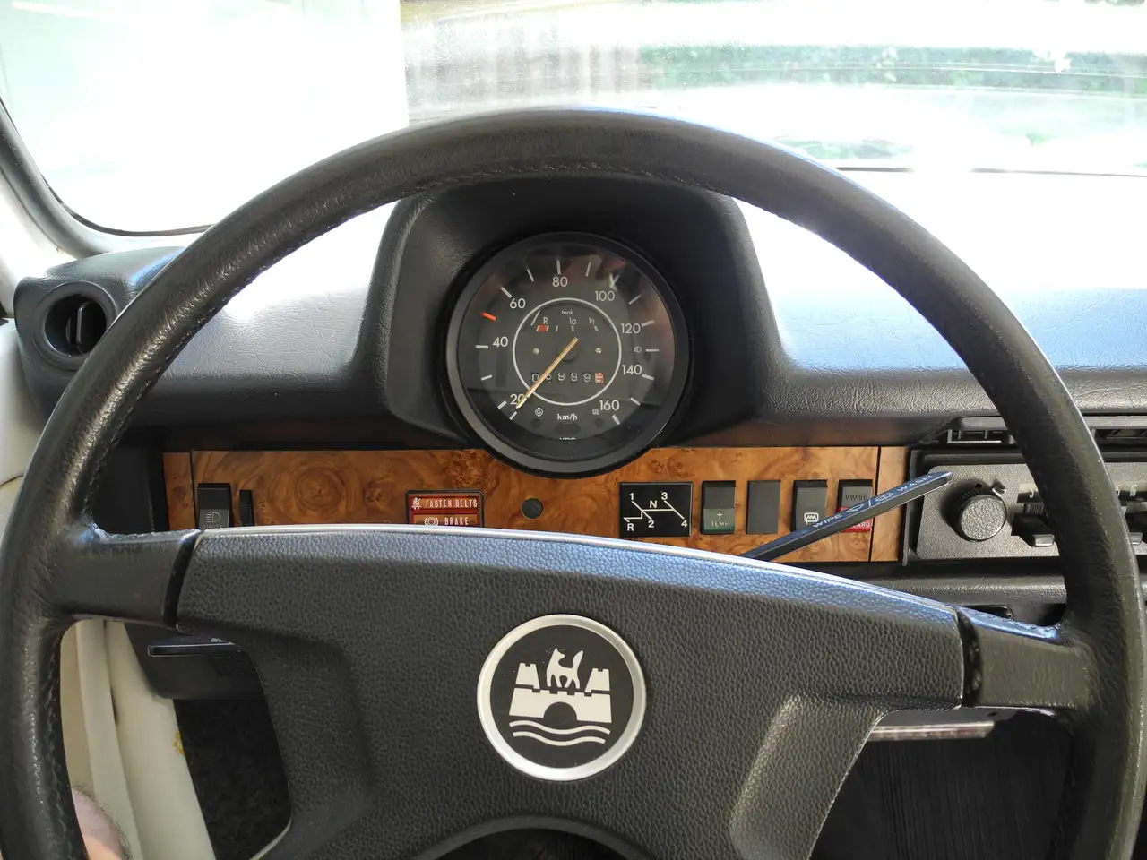 Volkswagen Beetle снимка Volkswagen Beetle