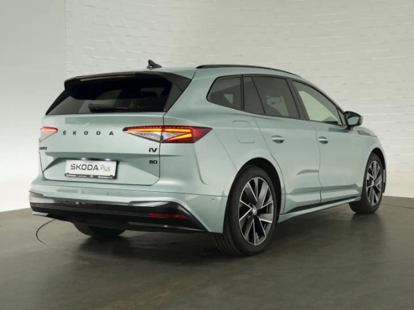 Skoda Enyaq 80+AHK+NAVI+RÜCKFAHRKAMERA+LED+PANORAMASCHIEBEDACH Silber - 2