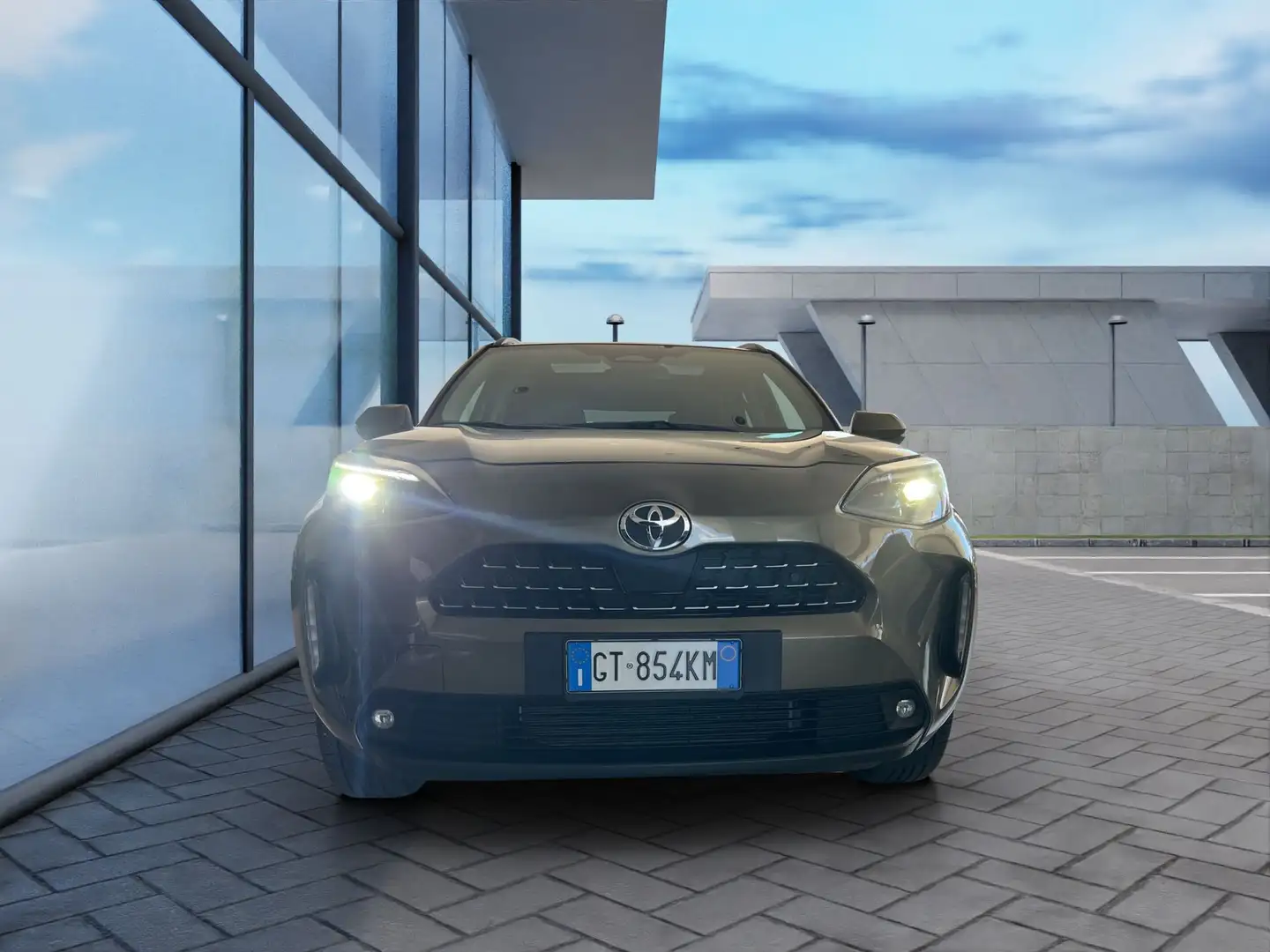 Toyota Yaris Cross 1.5 Hybrid 130 CV 5p. E-CVT AWD-i Lounge - 2