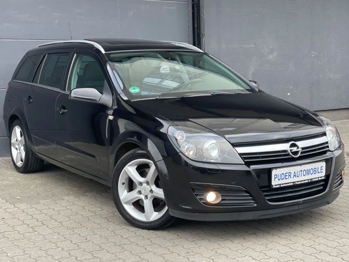 Opel Astra H Caravan 2.0 Turbo Cosmo 170PS Pano Xenon Schwarz - 1