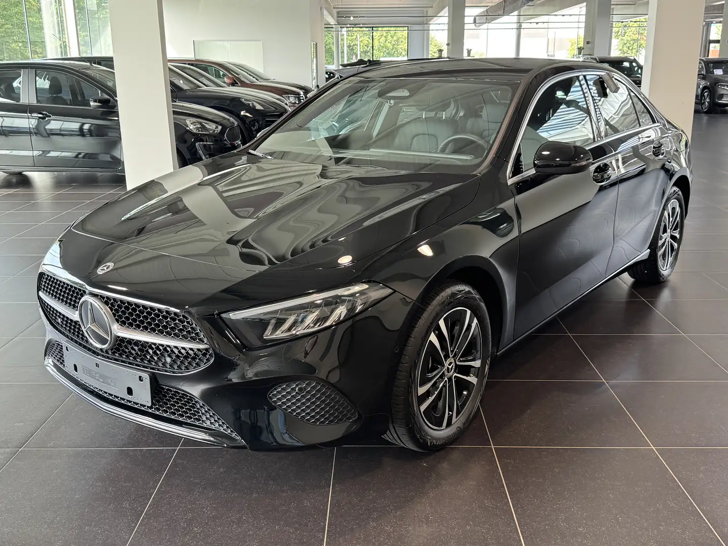 Mercedes-Benz A 250 e Distronic, Dodehoeks Assist, Camera, Led Noir - 1