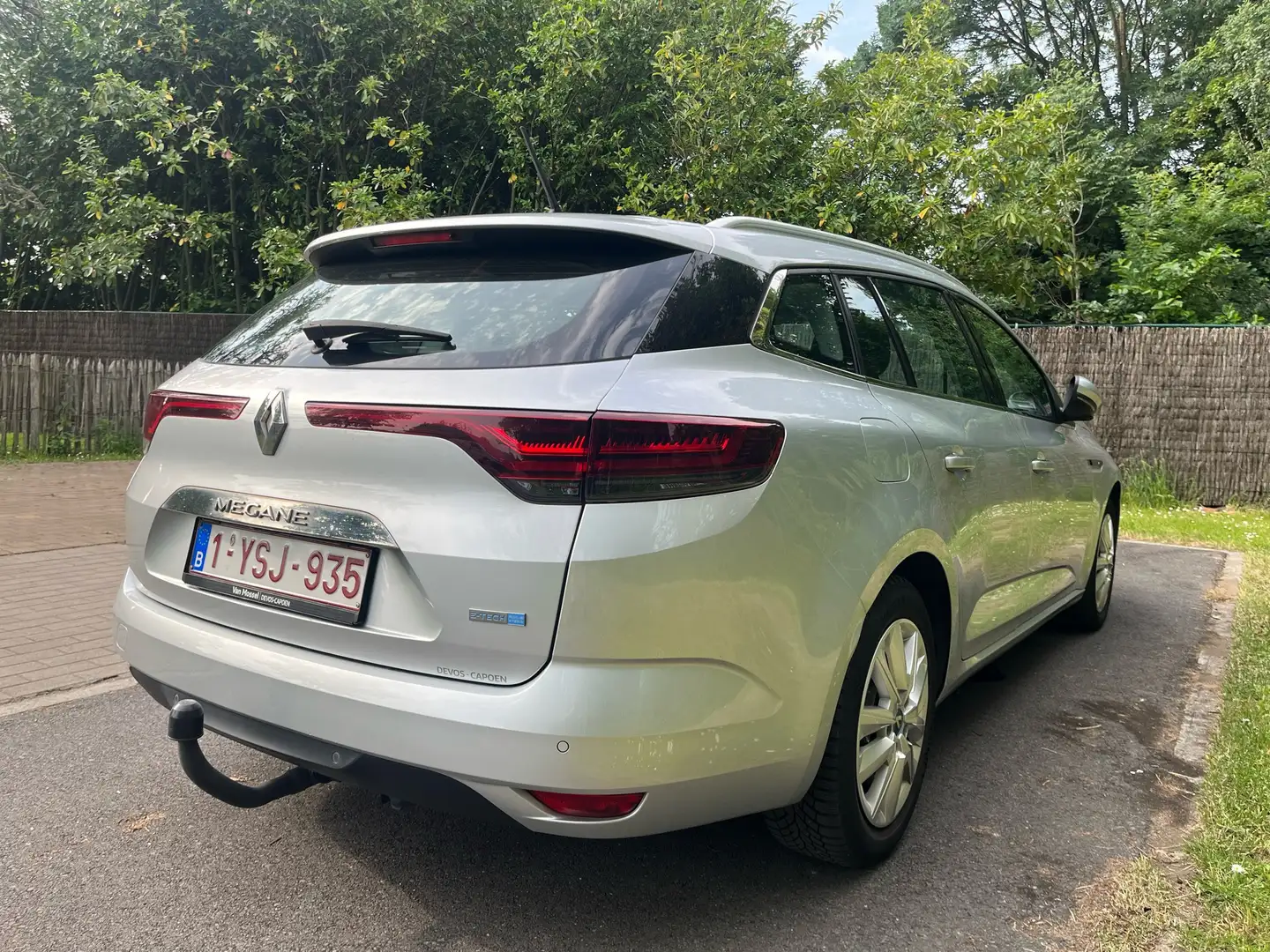 Renault Megane E-Tech Plateado - 2