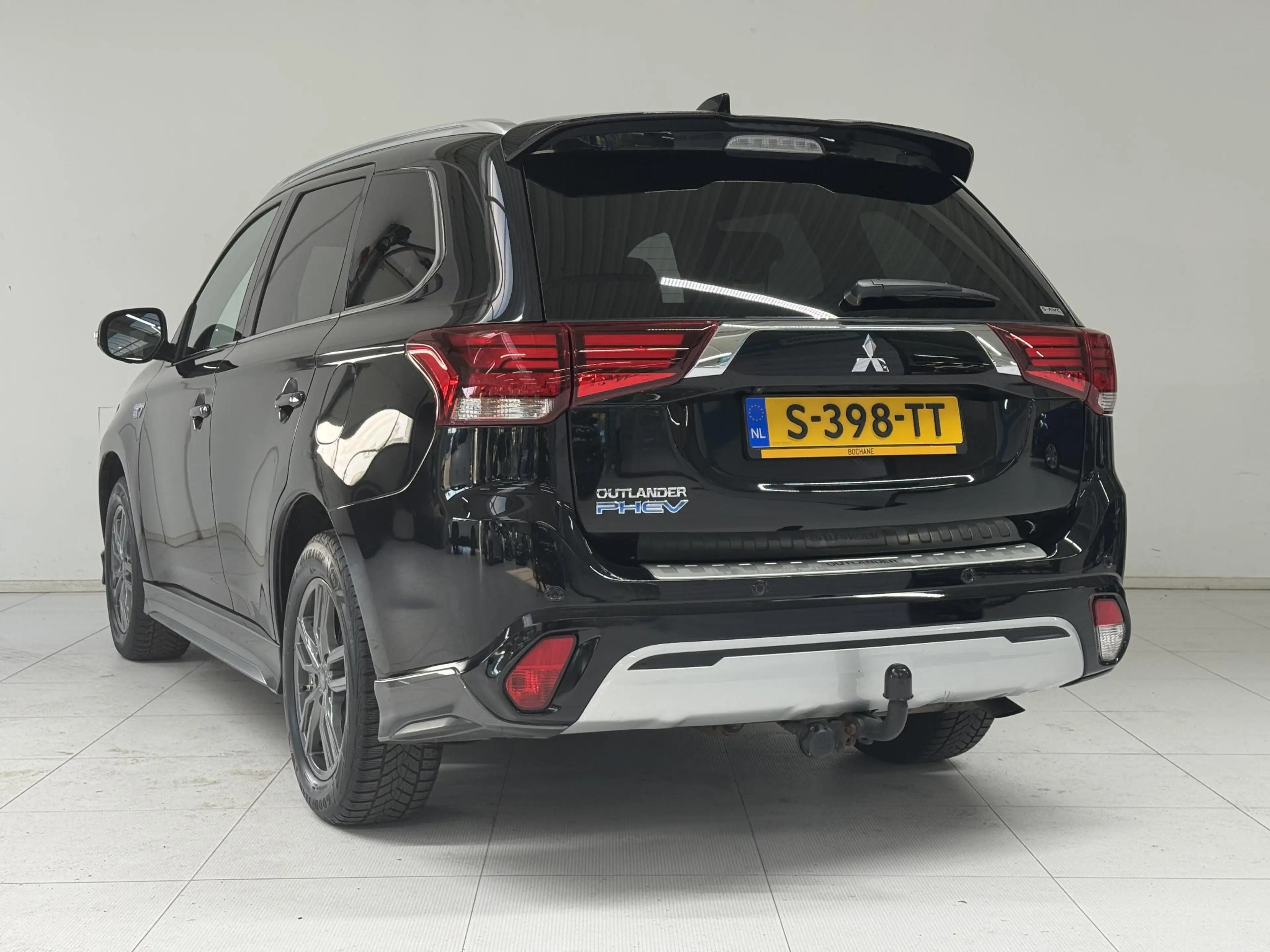 Mitsubishi Outlander 2.4 PHEV Intense+ | Trekhaak | Leder | 360 Camera — photo 6
