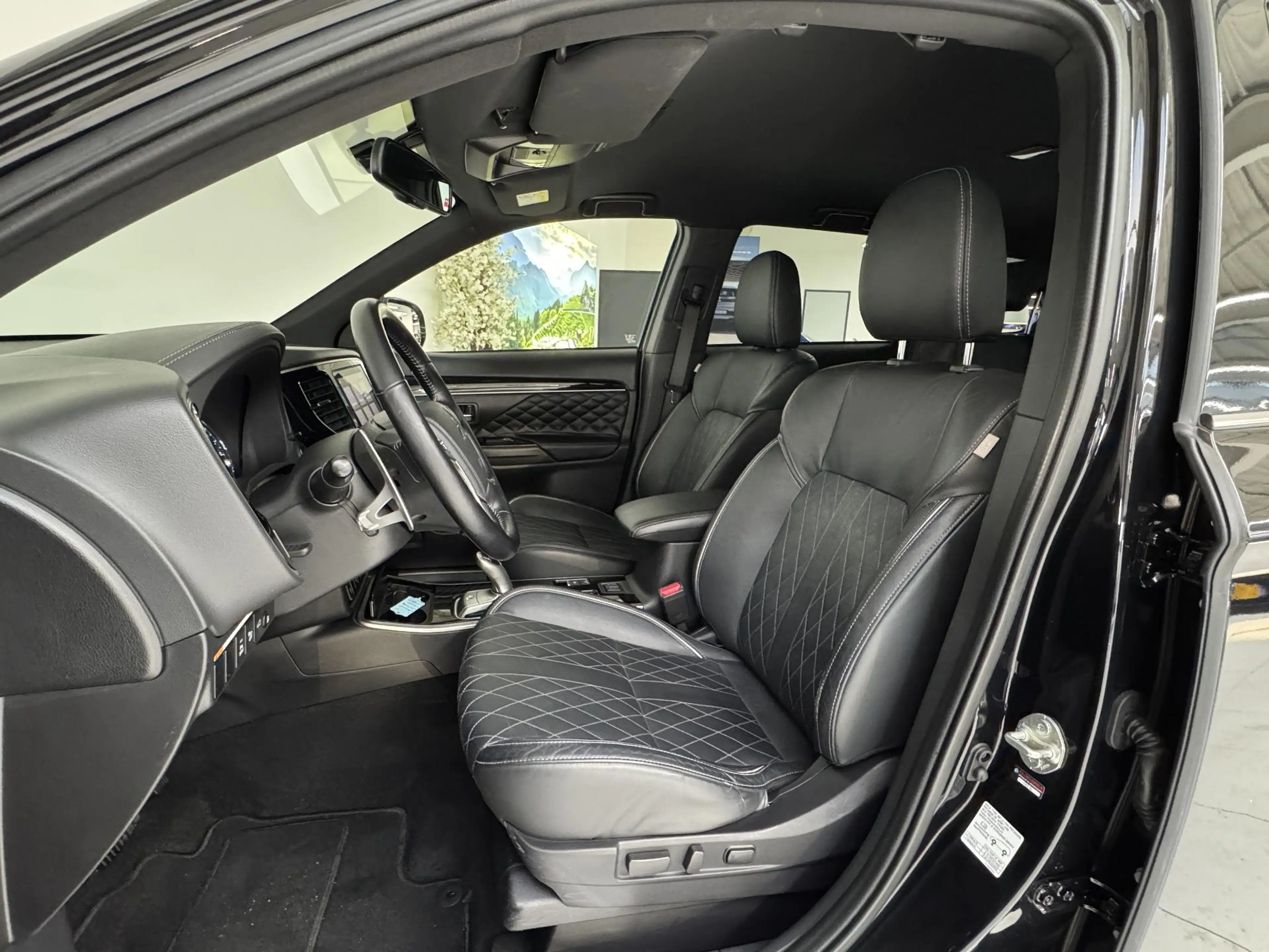 Mitsubishi Outlander 2.4 PHEV Intense+ | Trekhaak | Leder | 360 Camera — photo 7